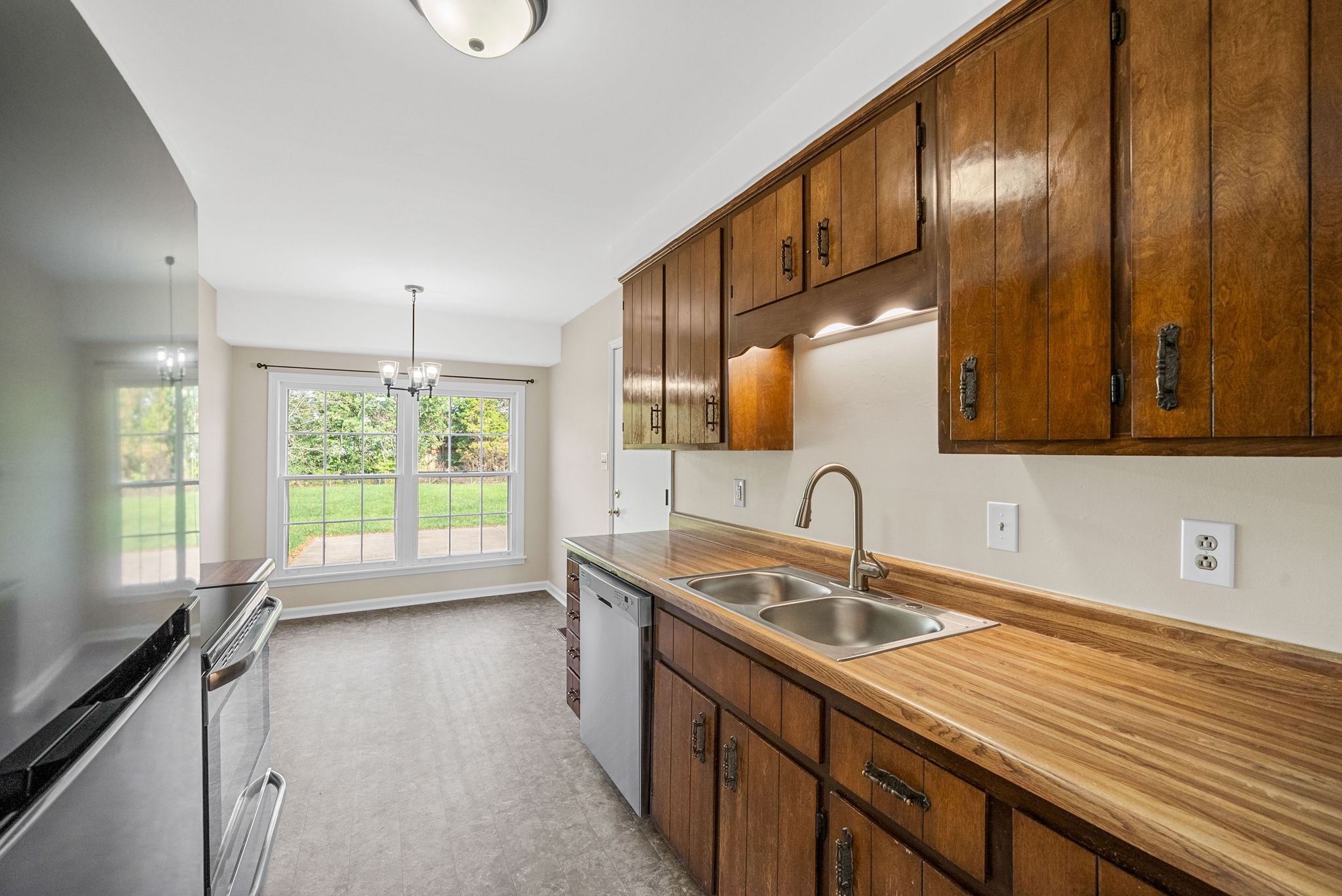 Clarksville, Tennessee 37042, United States, 3 Bedrooms Bedrooms, ,2 BathroomsBathrooms,Residential,Active,162485