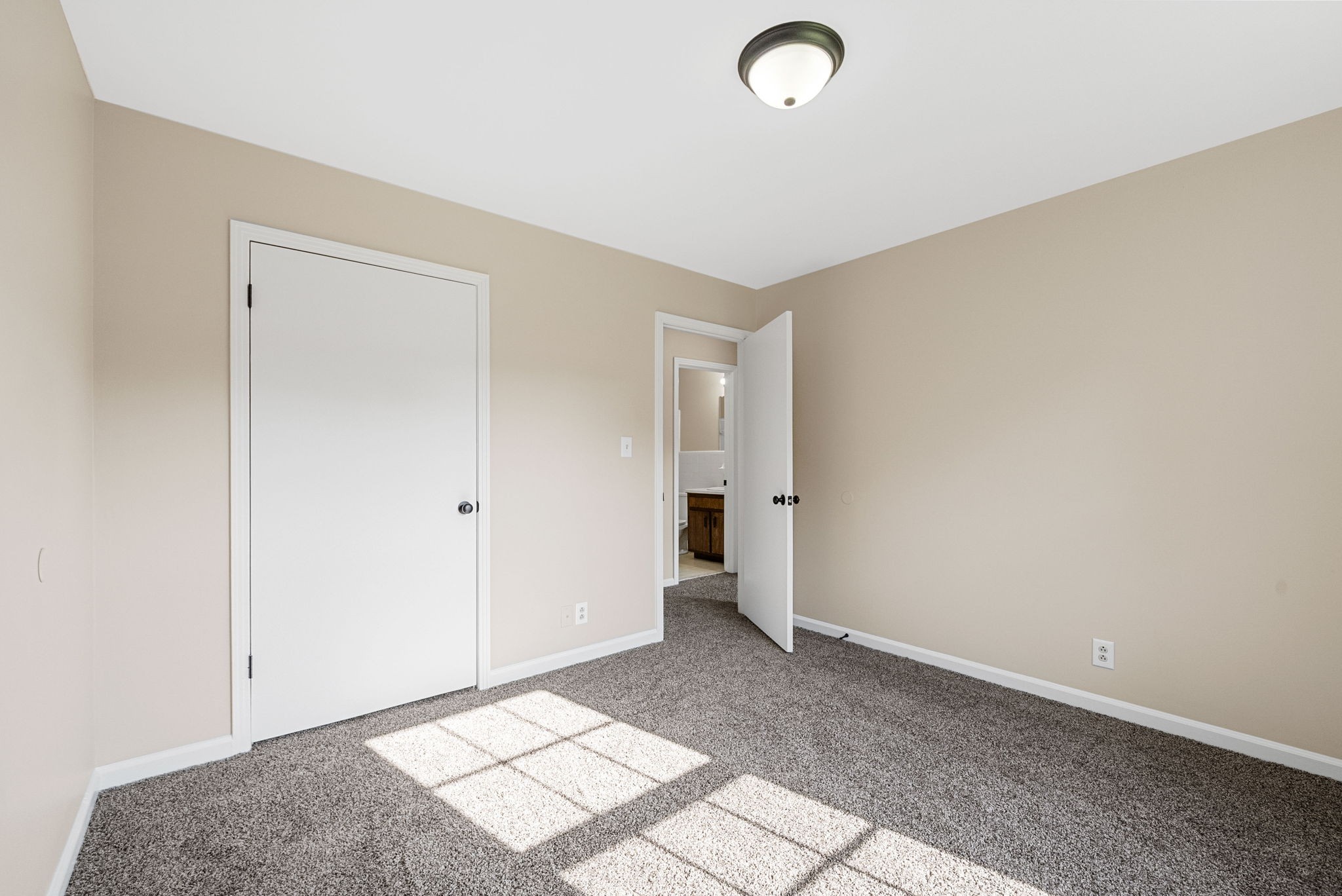 Clarksville, Tennessee 37042, United States, 3 Bedrooms Bedrooms, ,2 BathroomsBathrooms,Residential,Active,162485