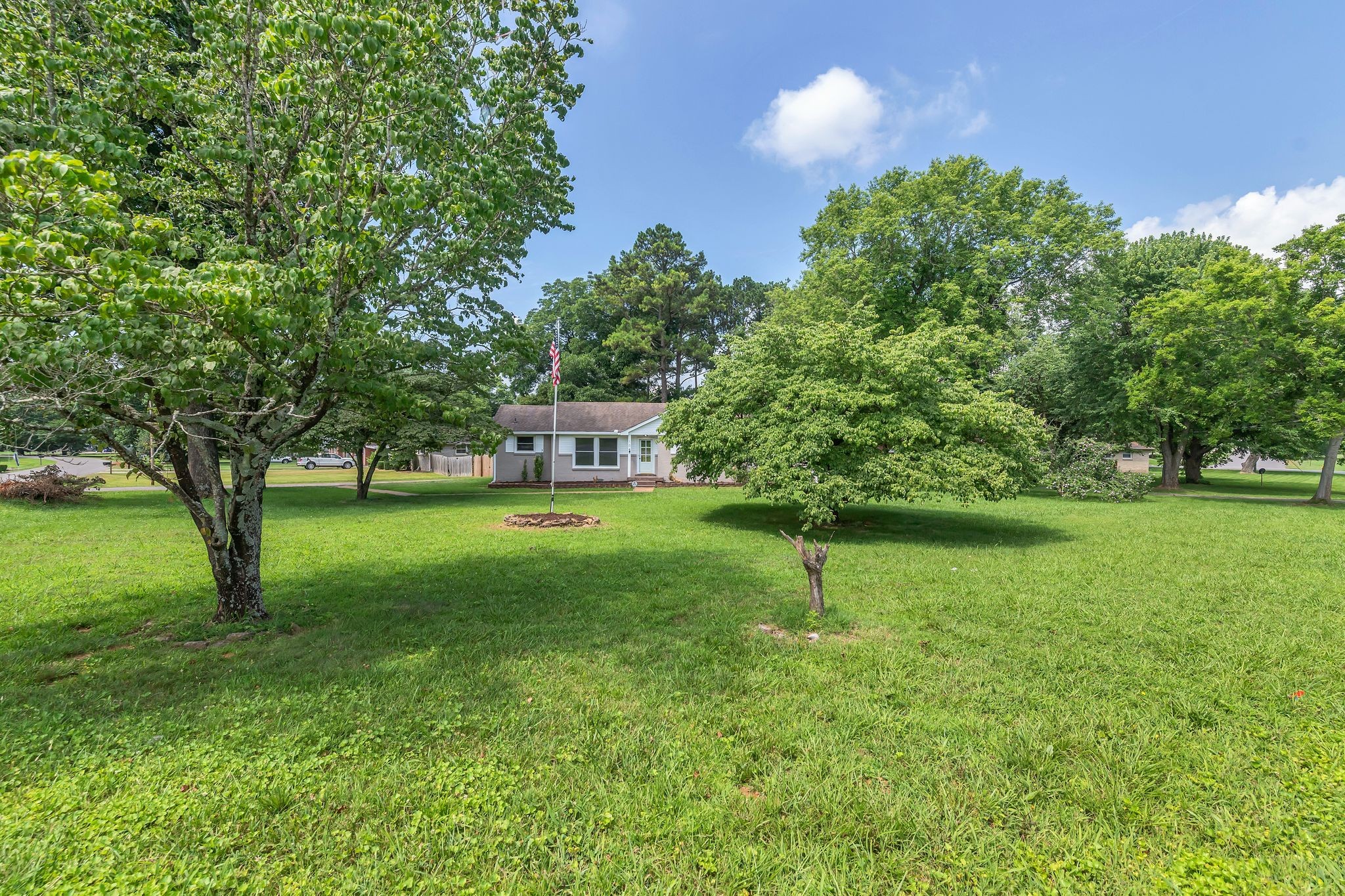 104 Belaire Dr