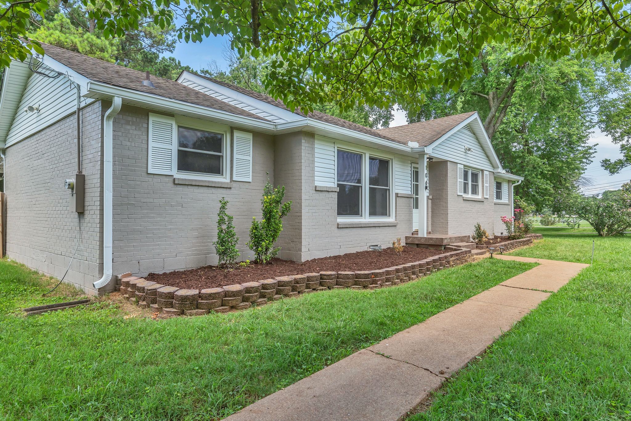 104 Belaire Dr