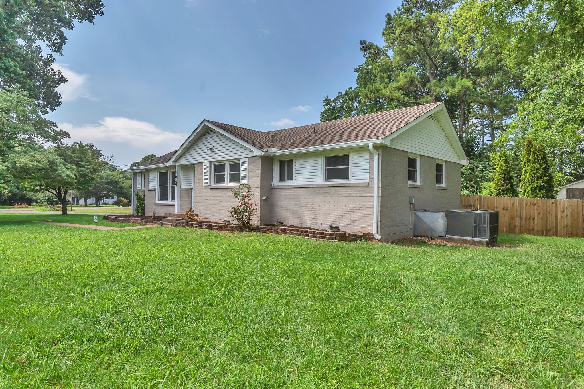 104 Belaire Dr
