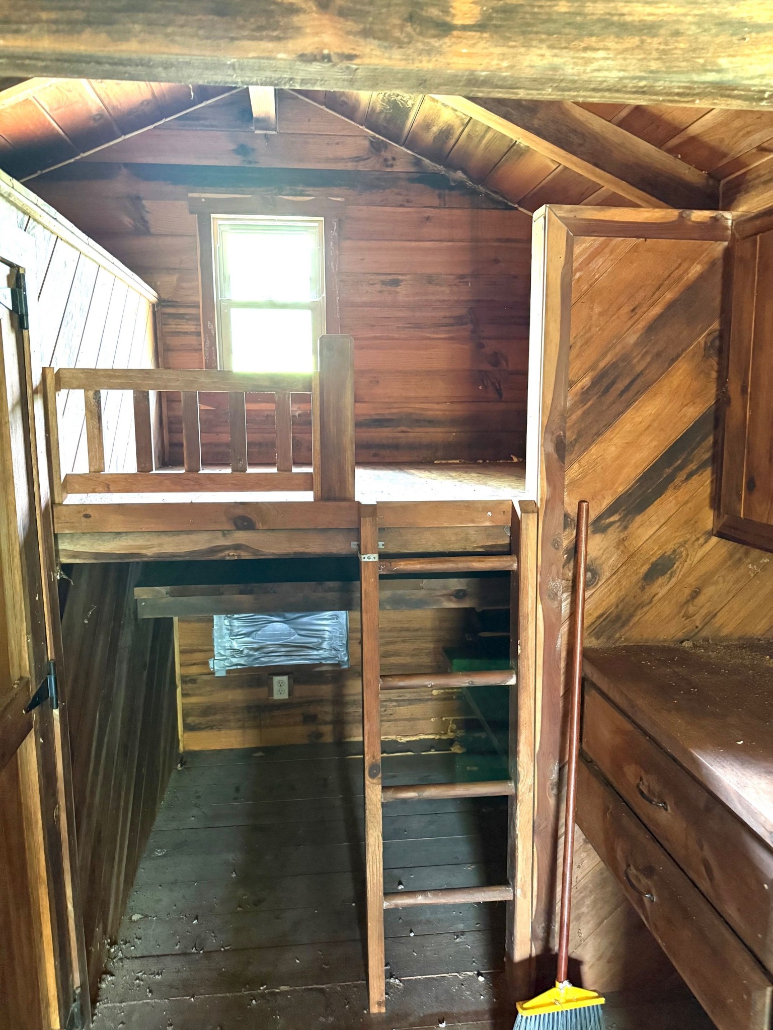 221 Friendship Hollow Rd S