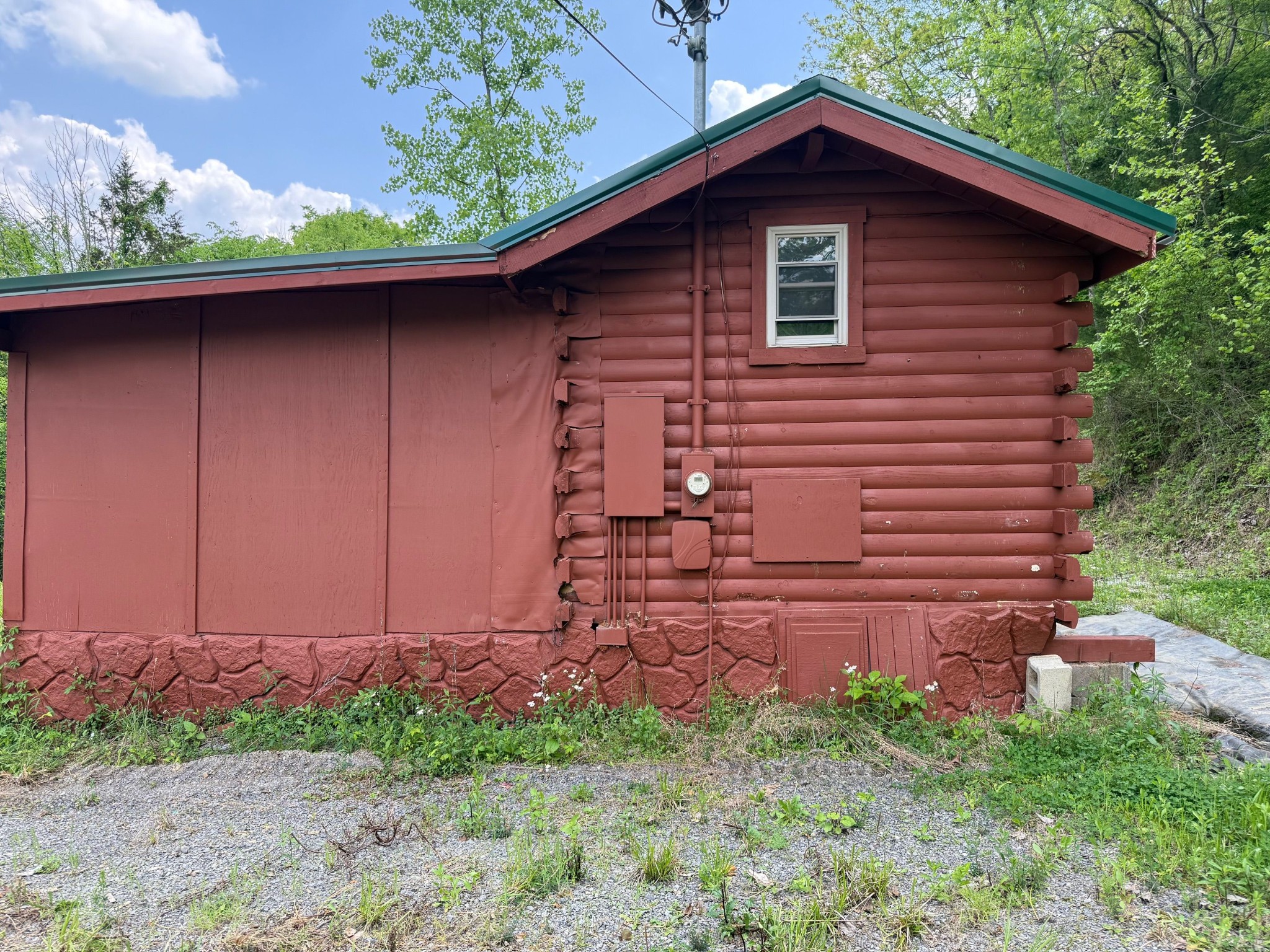 221 Friendship Hollow Rd S