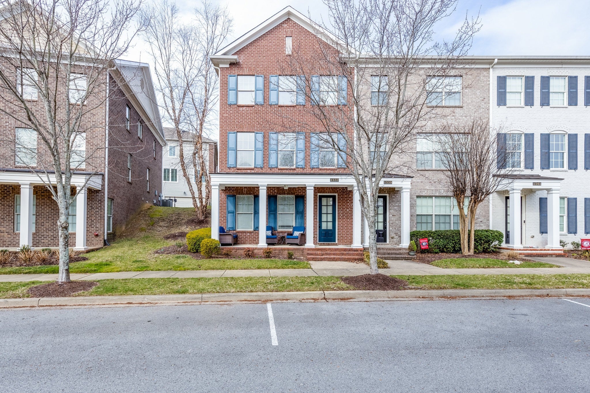 3.0-bed rental at 1337 Moher Blvd