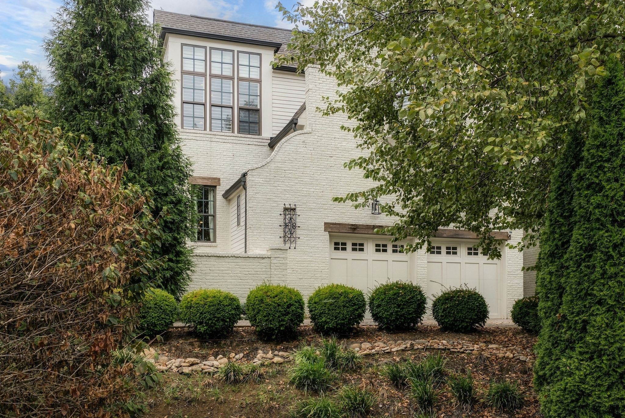 5-bed listing at 2030 Castleman Dr, Nashville
