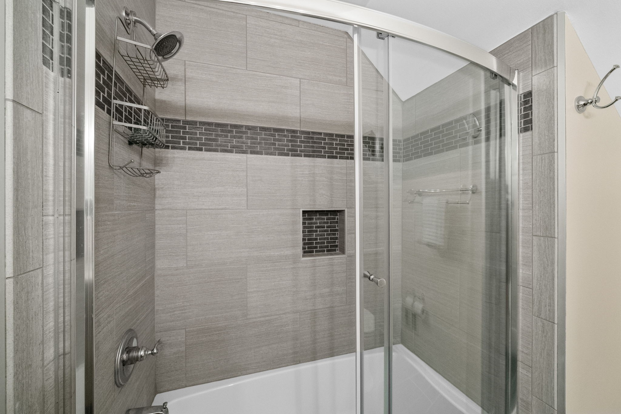 Clarksville, Tennessee 37042, United States, 3 Bedrooms Bedrooms, ,3 BathroomsBathrooms,Residential,Pending,183166