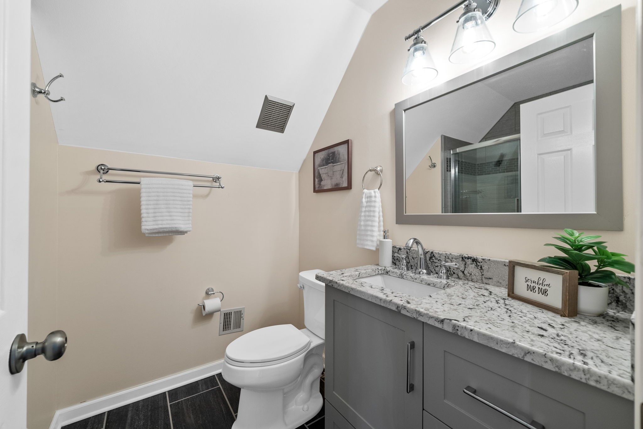 Clarksville, Tennessee 37042, United States, 3 Bedrooms Bedrooms, ,3 BathroomsBathrooms,Residential,Pending,183166