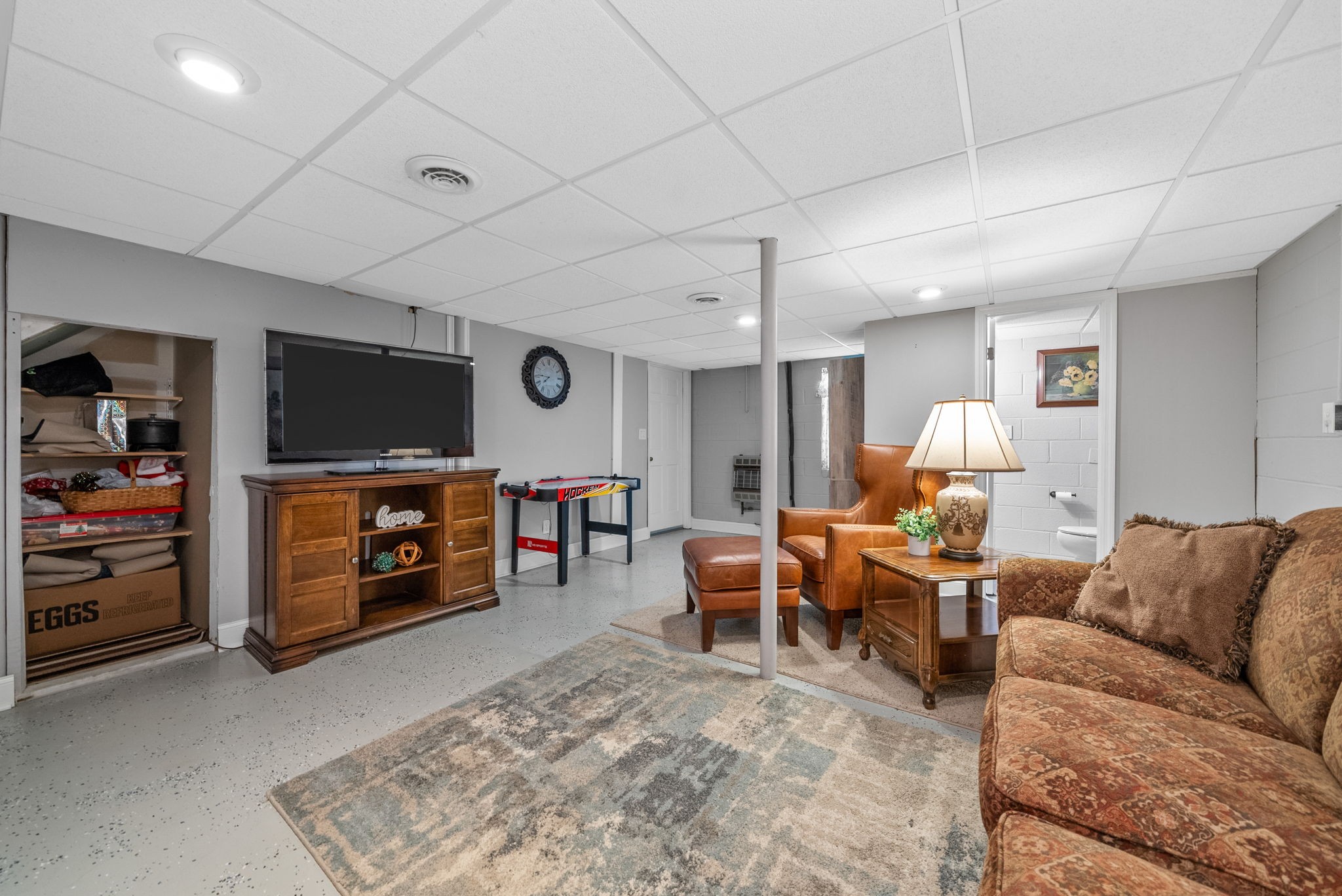 Clarksville, Tennessee 37042, United States, 3 Bedrooms Bedrooms, ,3 BathroomsBathrooms,Residential,Pending,183166