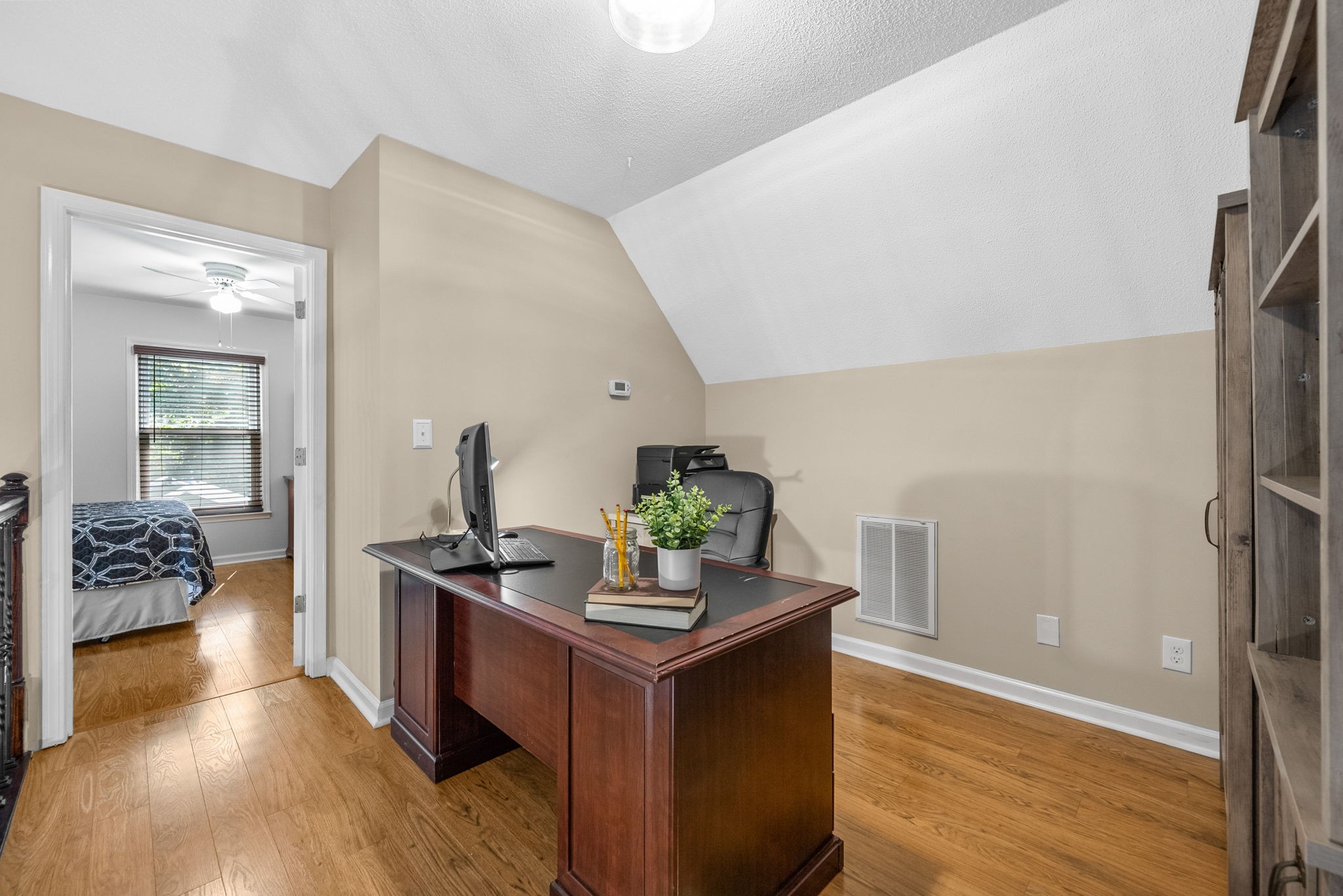 Clarksville, Tennessee 37042, United States, 3 Bedrooms Bedrooms, ,3 BathroomsBathrooms,Residential,Pending,183166