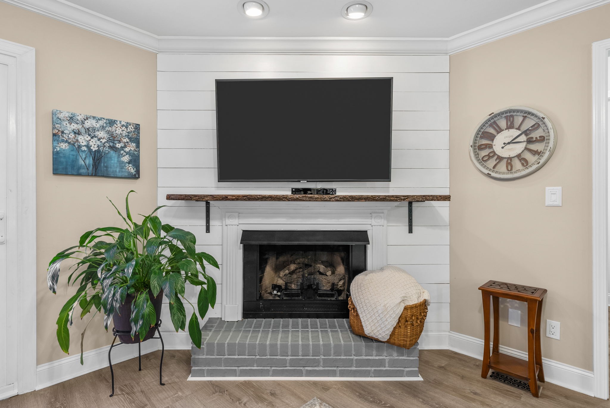 Clarksville, Tennessee 37042, United States, 3 Bedrooms Bedrooms, ,3 BathroomsBathrooms,Residential,Pending,183166