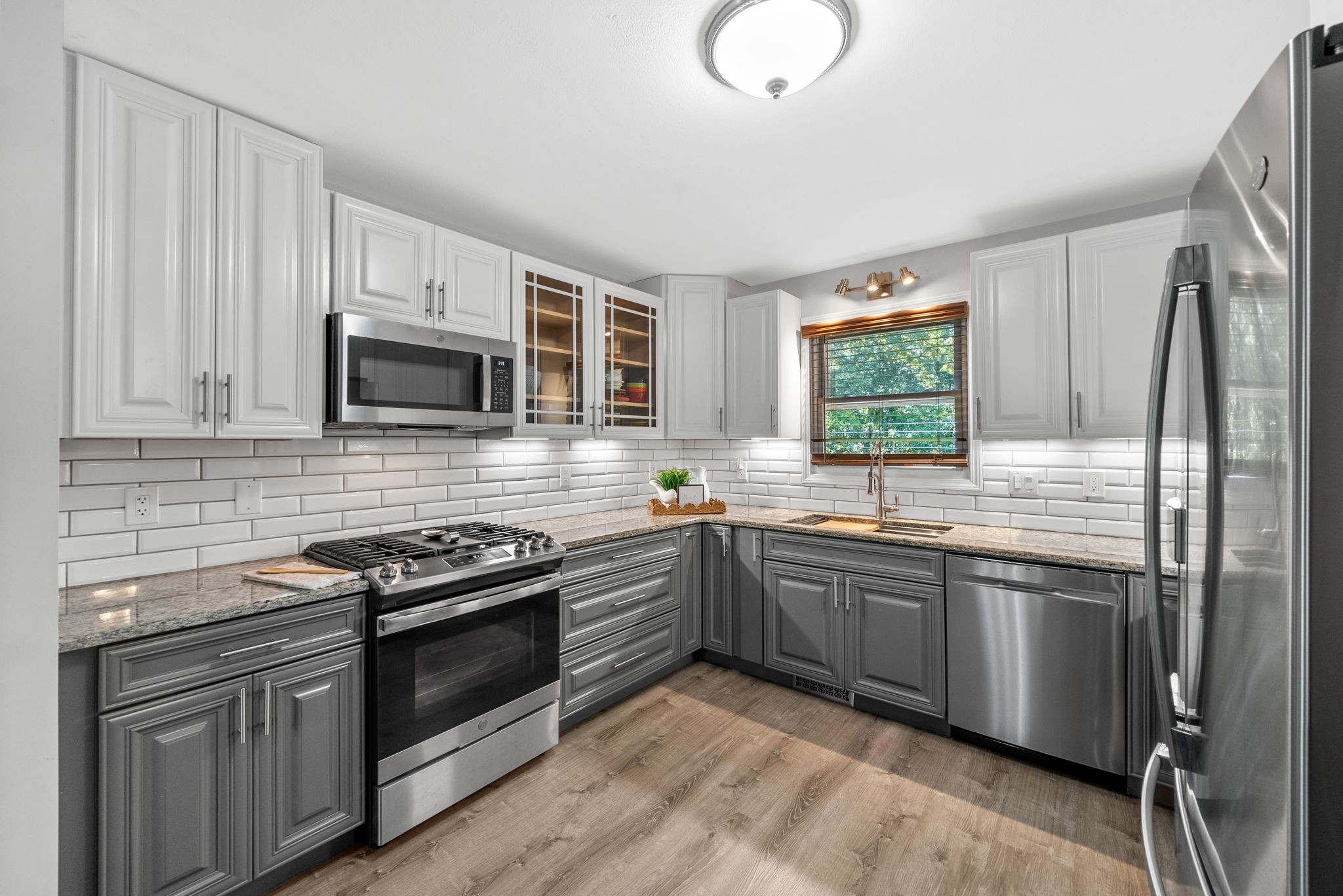 Clarksville, Tennessee 37042, United States, 3 Bedrooms Bedrooms, ,3 BathroomsBathrooms,Residential,Pending,183166