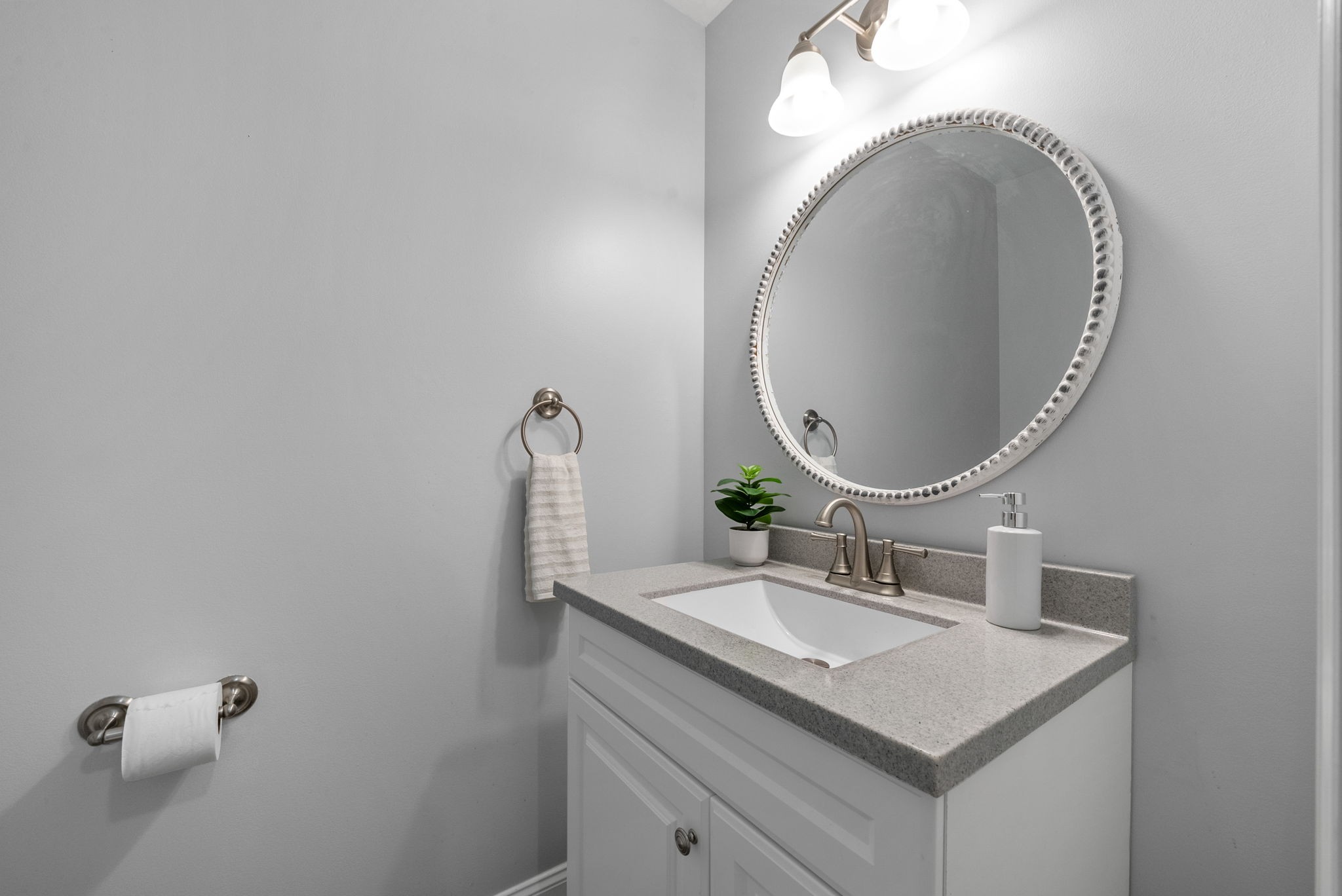 Clarksville, Tennessee 37042, United States, 3 Bedrooms Bedrooms, ,3 BathroomsBathrooms,Residential,Pending,183166