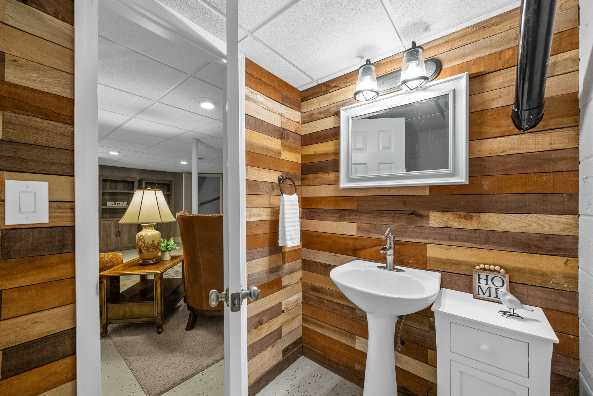 Clarksville, Tennessee 37042, United States, 3 Bedrooms Bedrooms, ,3 BathroomsBathrooms,Residential,Pending,183166