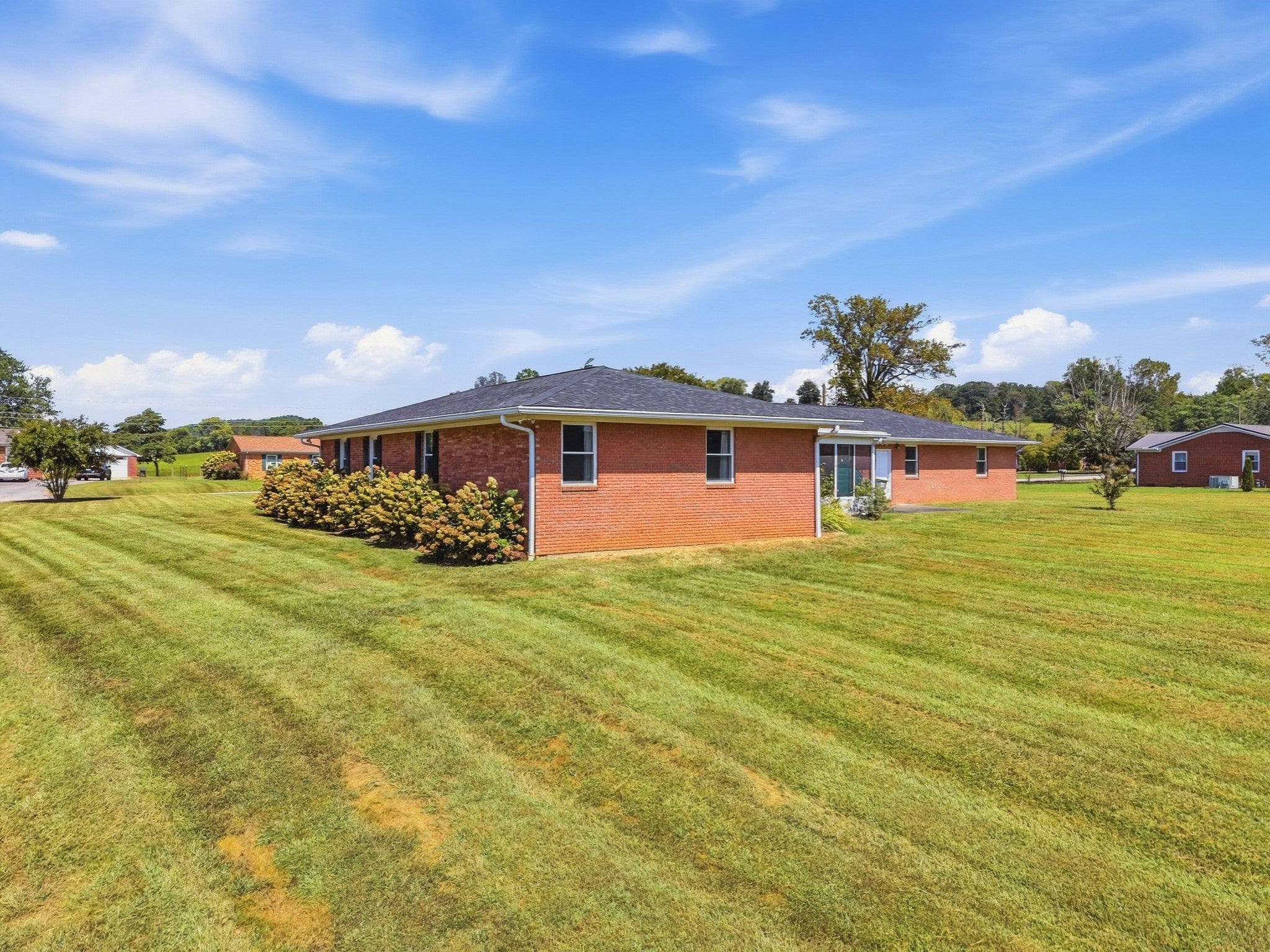 735 N Edgewood Dr