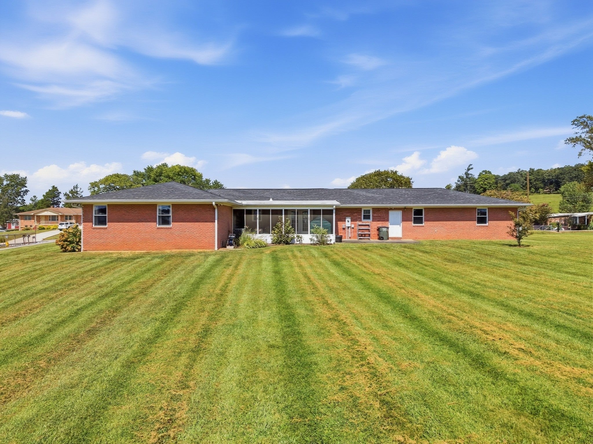 735 N Edgewood Dr