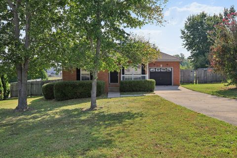Photo of 1447 Amy Ave, Clarksville, TN 37042 (MLS # 3039086)