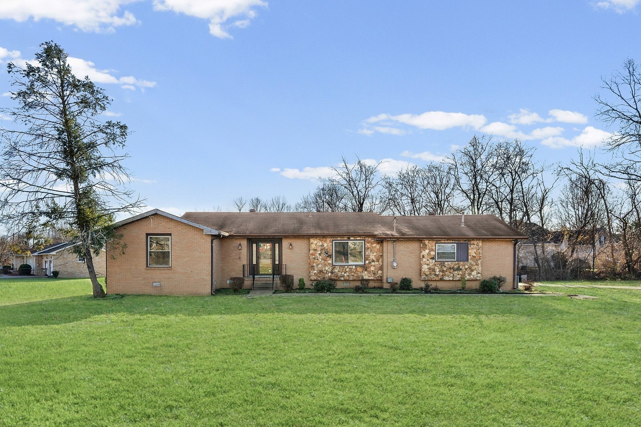3-bed home at 200 Queens Lane Ct, Nashville, sold February 23, 2026