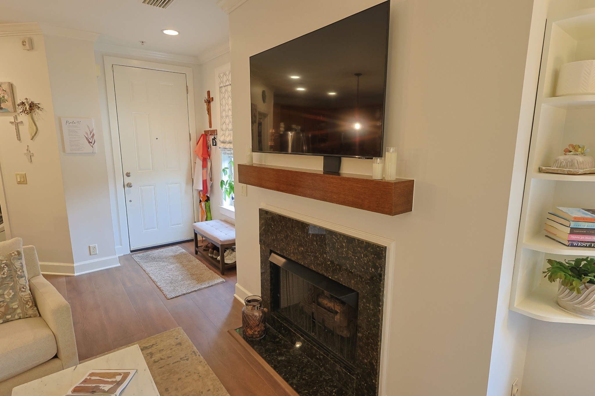 307 Seven Springs Way 304
