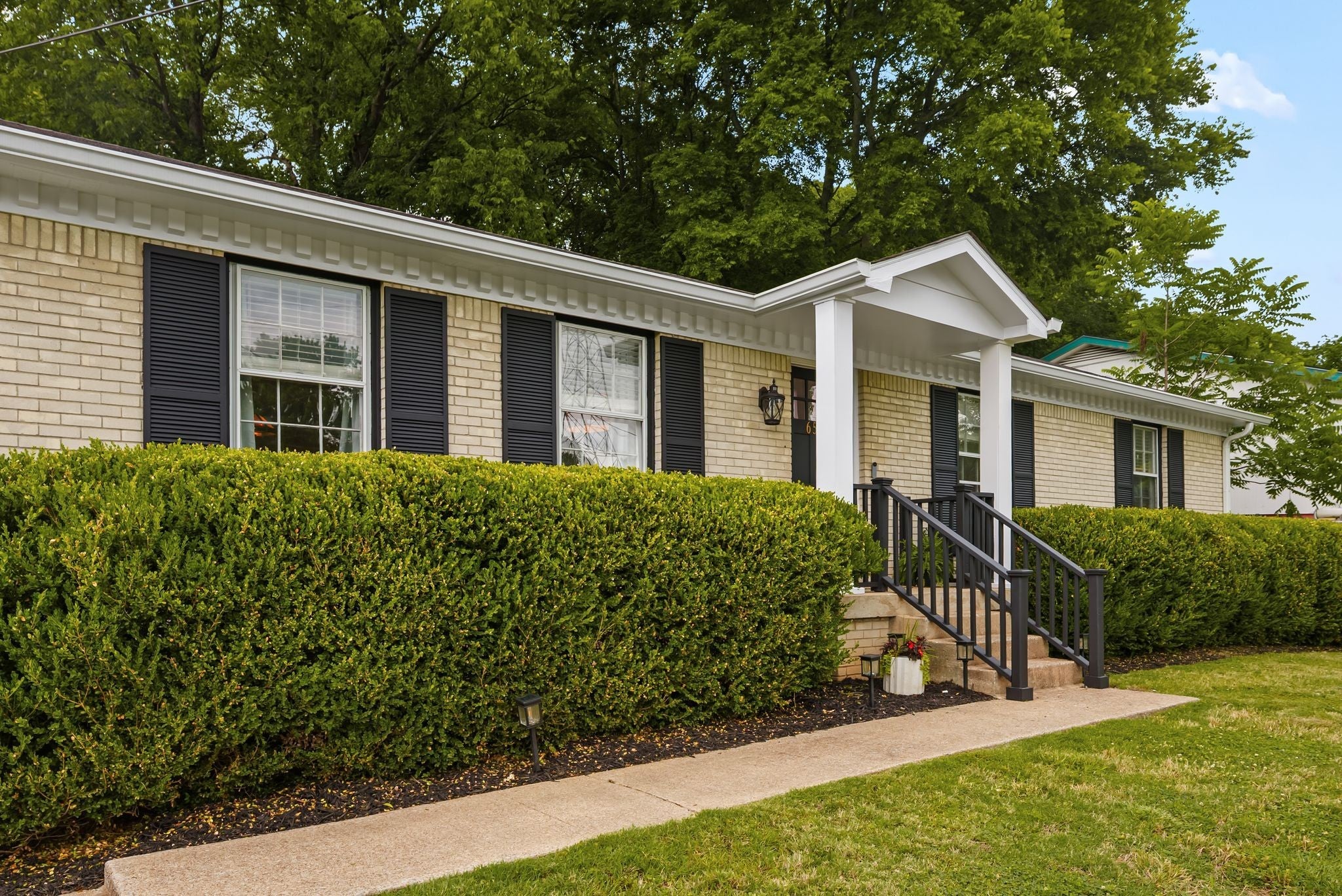 654 Huntington Pkwy