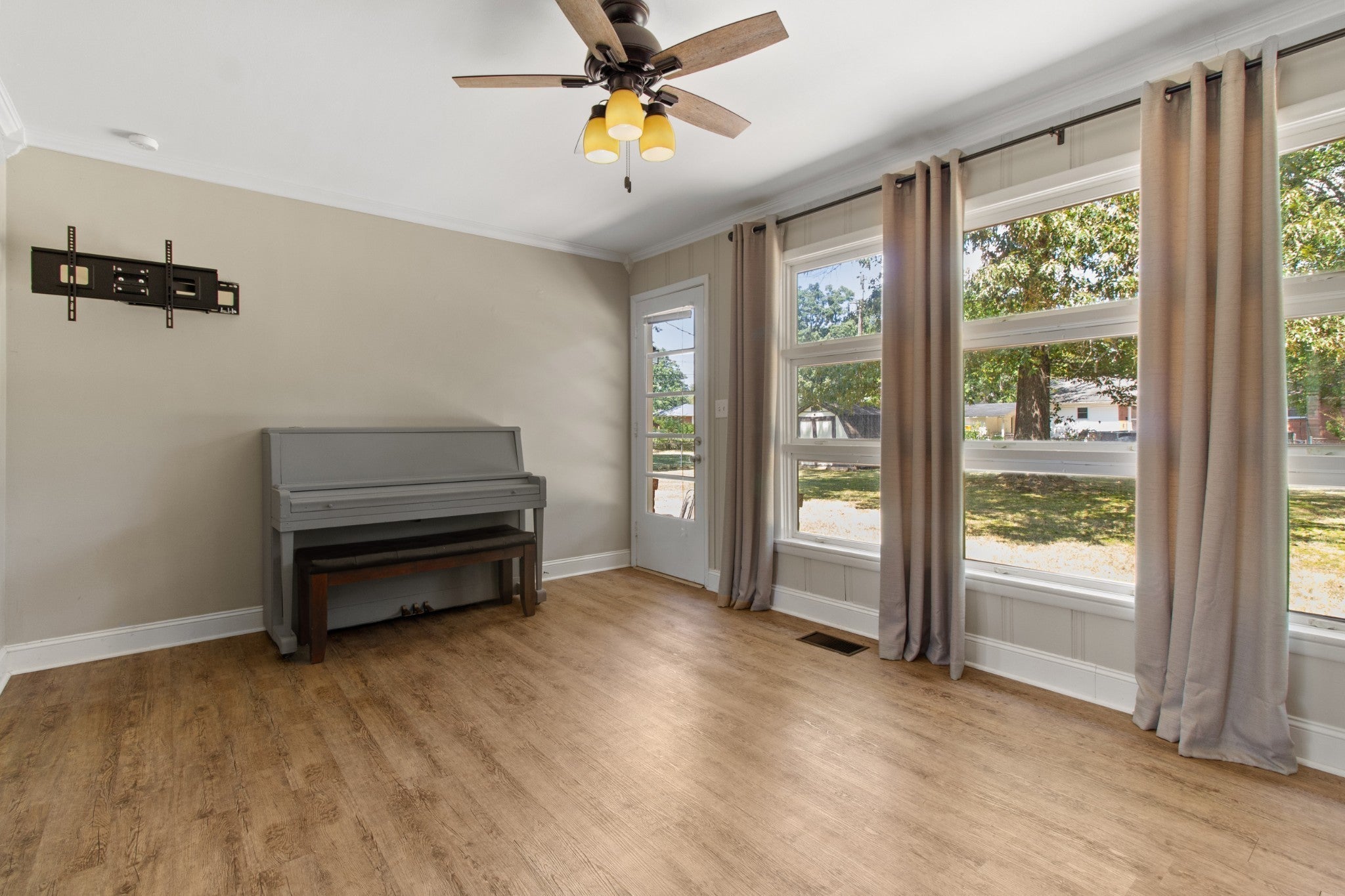608 Bragg Cir