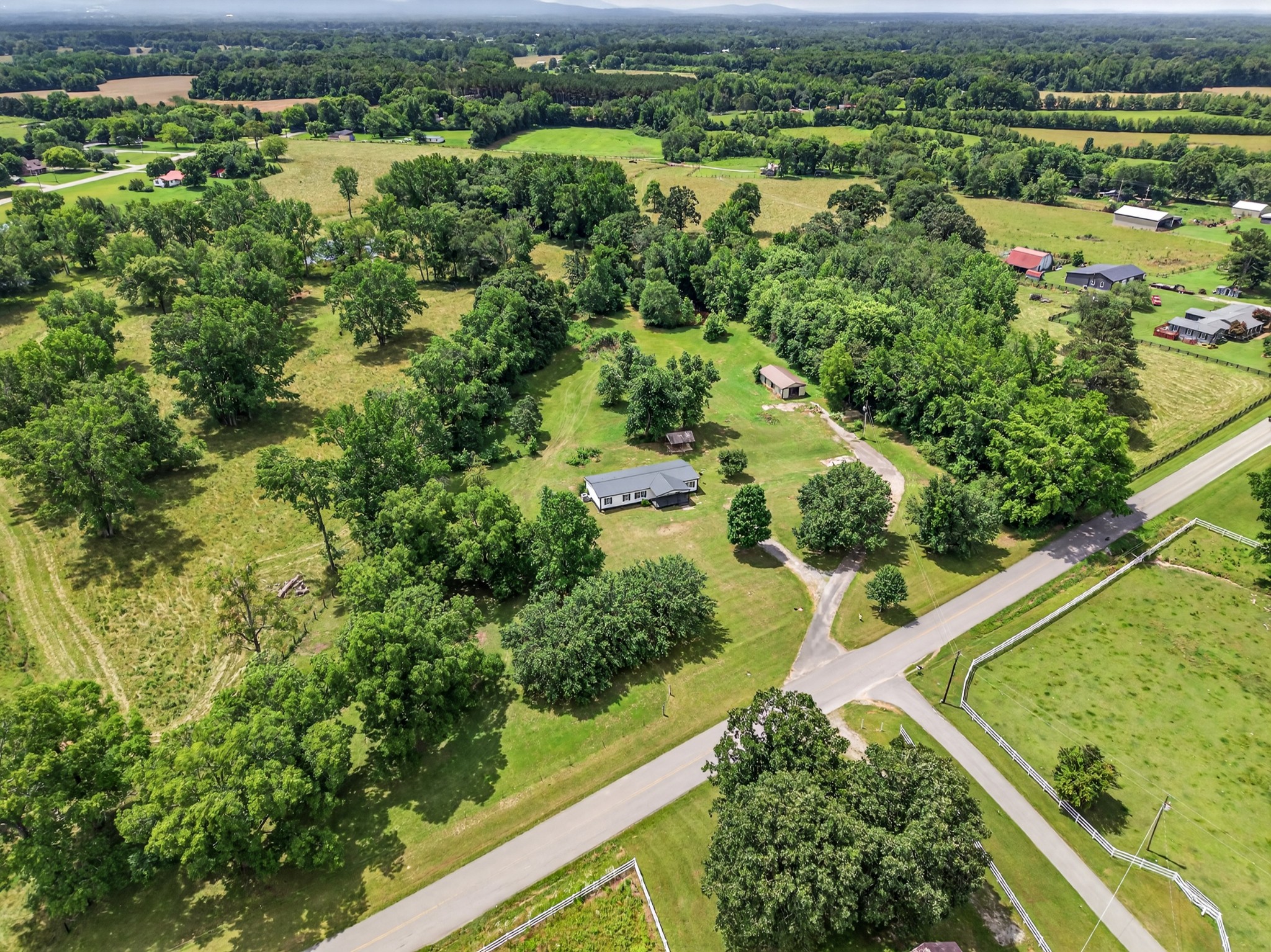 699 Howell Hill Rd