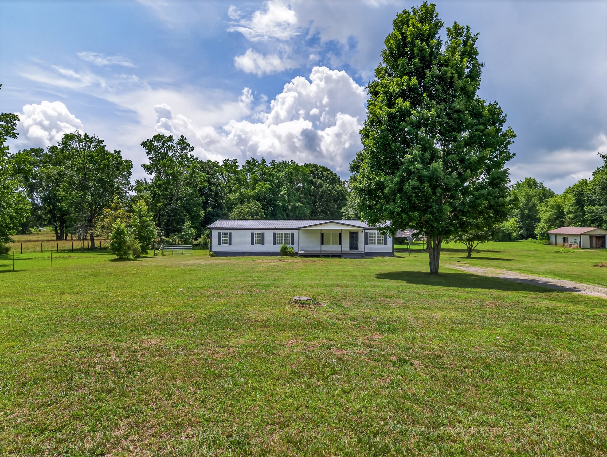 699 Howell Hill Rd