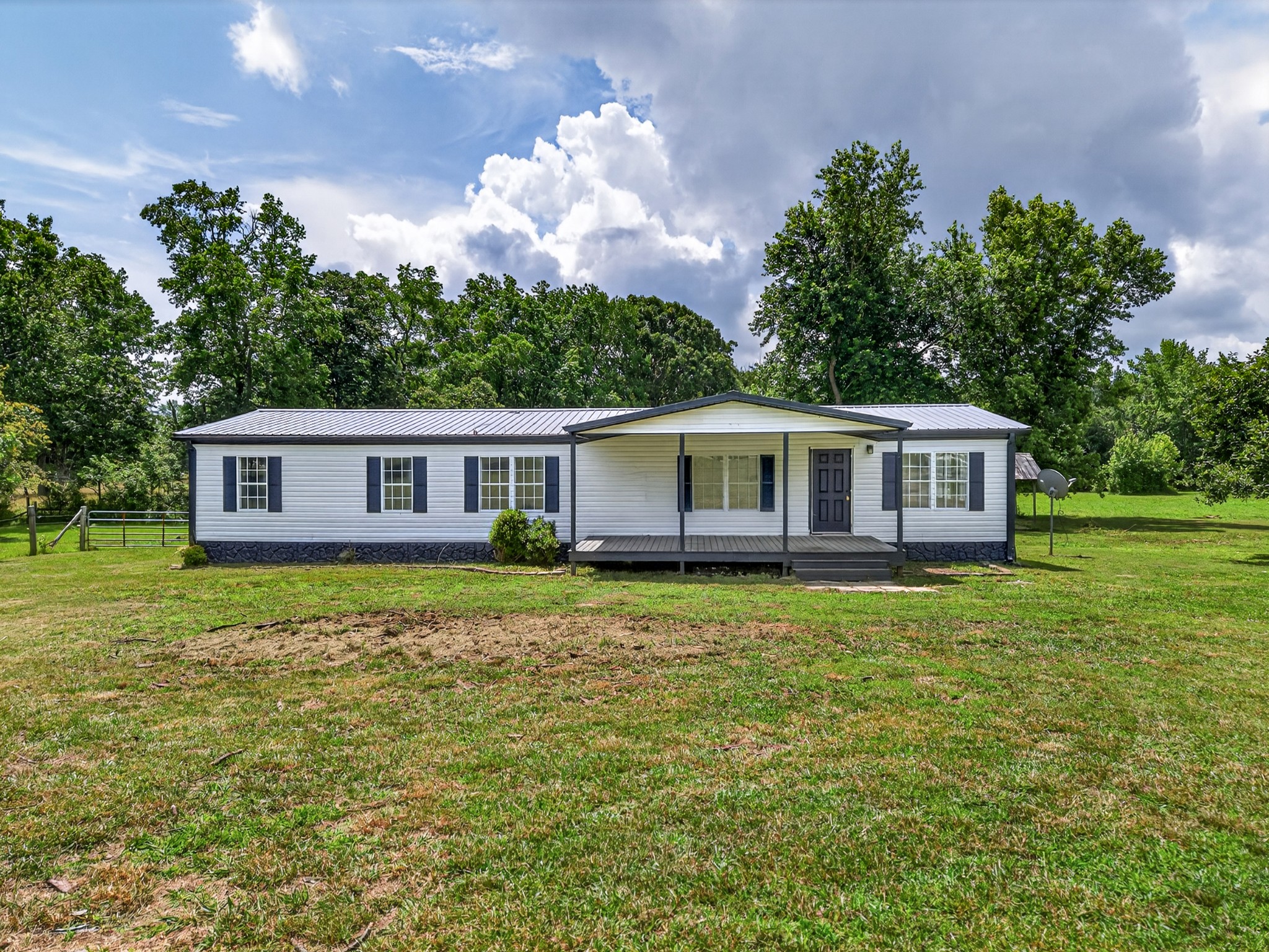 699 Howell Hill Rd