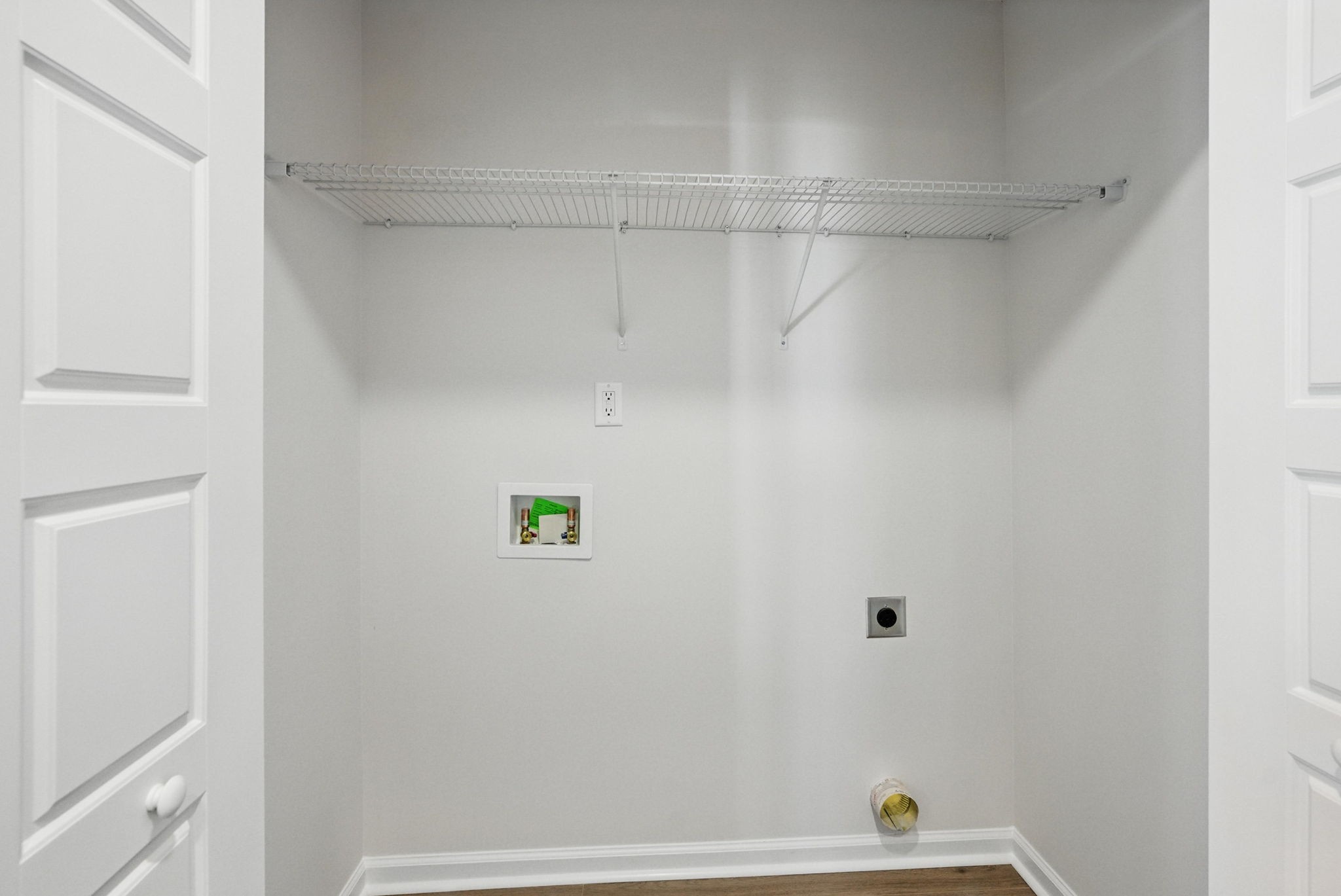 Clarksville, Tennessee 37043, United States, 3 Bedrooms Bedrooms, ,3 BathroomsBathrooms,Residential,Pending,10649