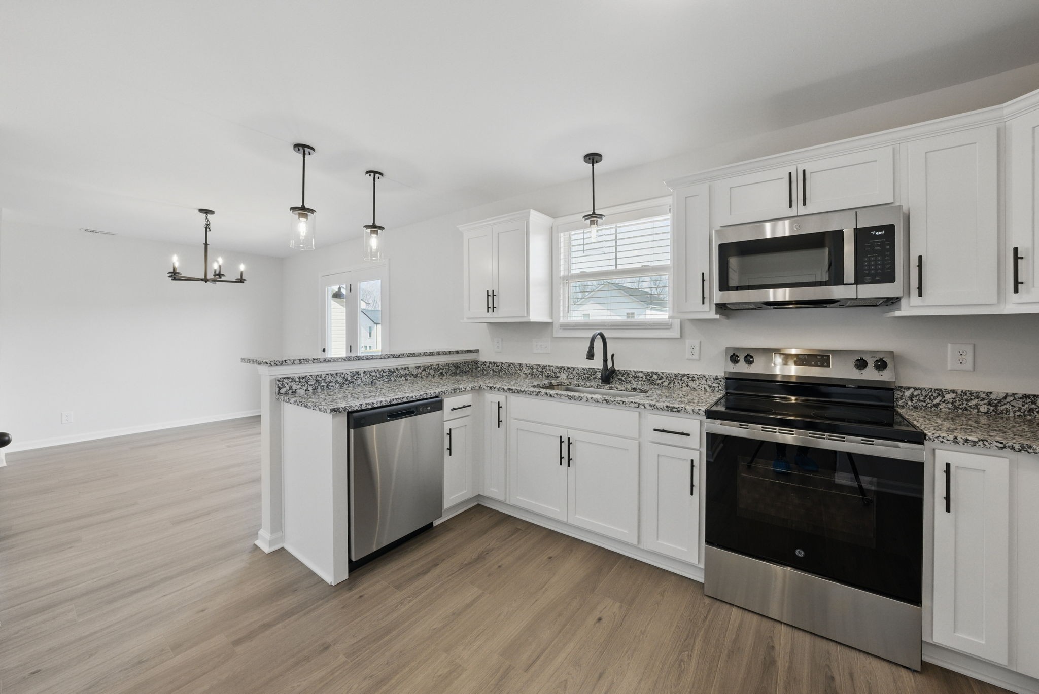 Clarksville, Tennessee 37043, United States, 3 Bedrooms Bedrooms, ,3 BathroomsBathrooms,Residential,Pending,10649