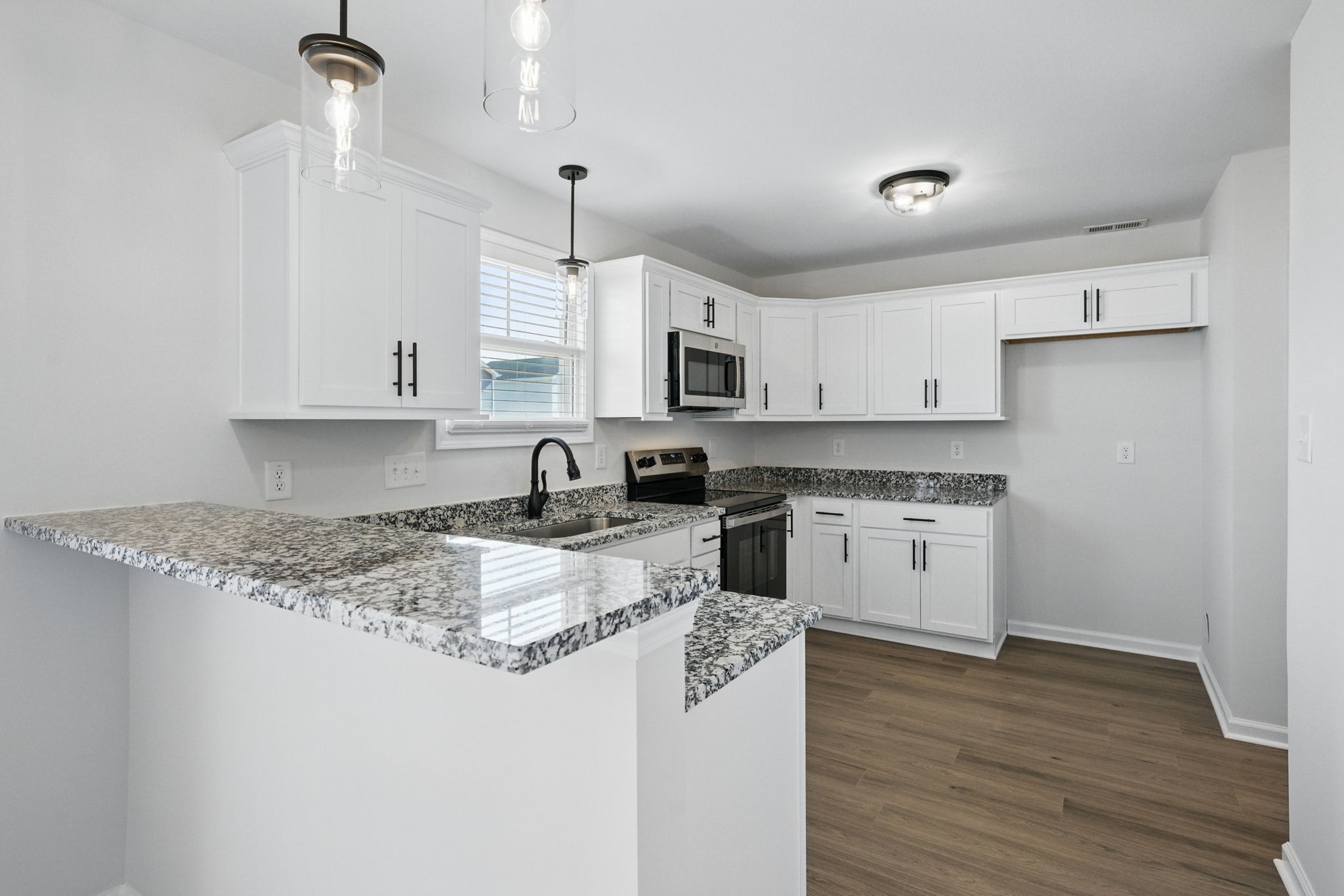 Clarksville, Tennessee 37043, United States, 3 Bedrooms Bedrooms, ,3 BathroomsBathrooms,Residential,Pending,10649