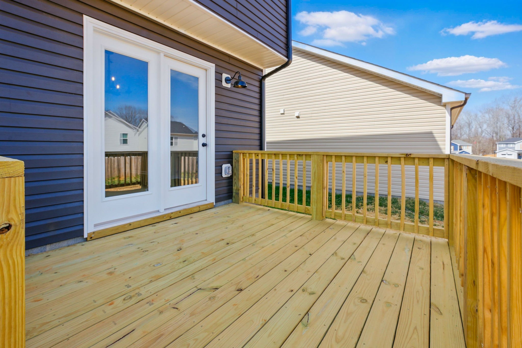 Clarksville, Tennessee 37043, United States, 3 Bedrooms Bedrooms, ,3 BathroomsBathrooms,Residential,Pending,10649