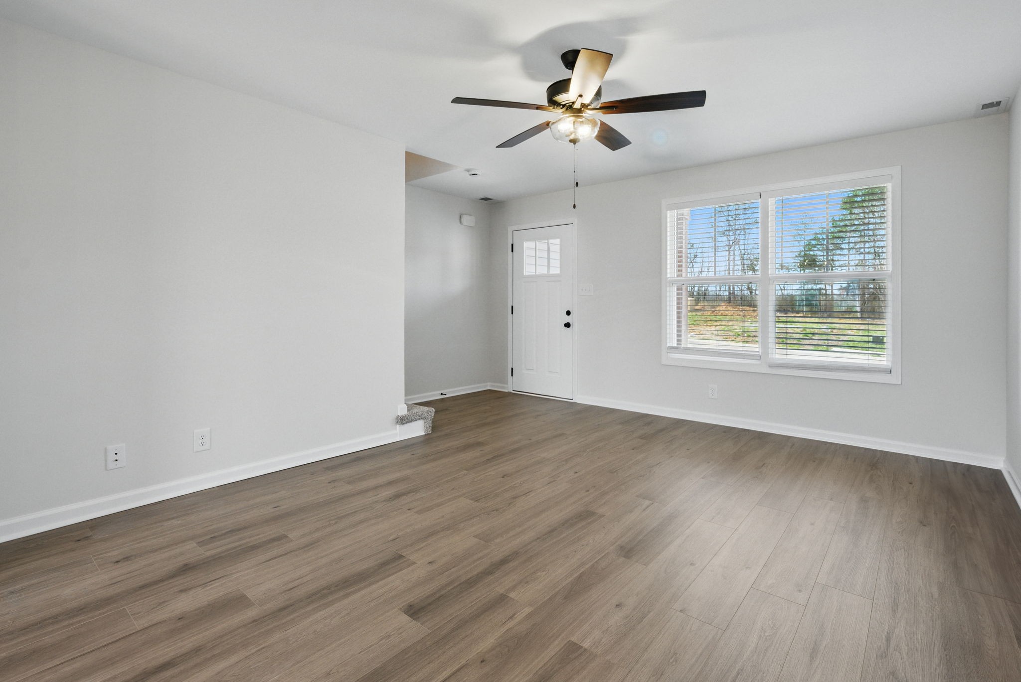 Clarksville, Tennessee 37043, United States, 3 Bedrooms Bedrooms, ,3 BathroomsBathrooms,Residential,Pending,10649