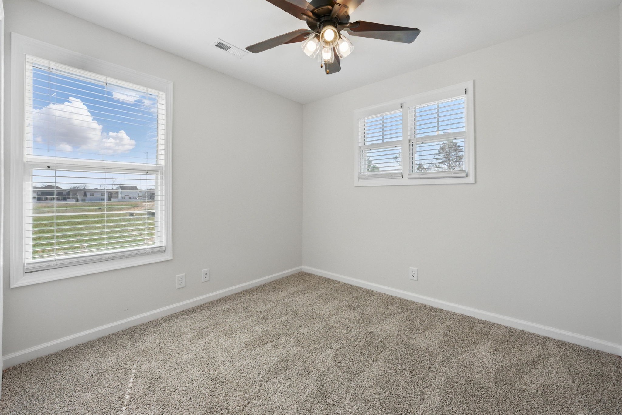 Clarksville, Tennessee 37043, United States, 3 Bedrooms Bedrooms, ,3 BathroomsBathrooms,Residential,Pending,10649