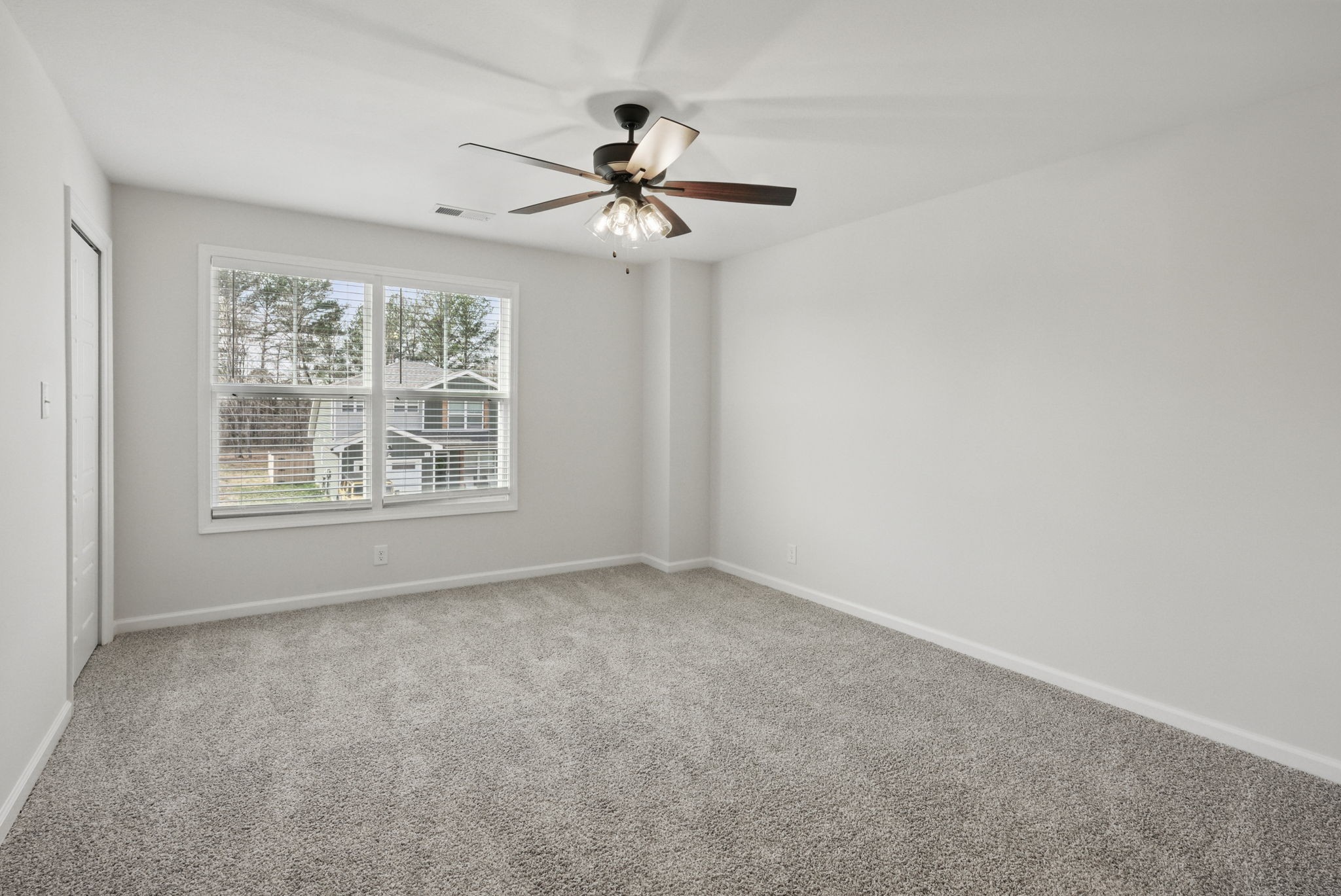 Clarksville, Tennessee 37043, United States, 3 Bedrooms Bedrooms, ,3 BathroomsBathrooms,Residential,Pending,10649