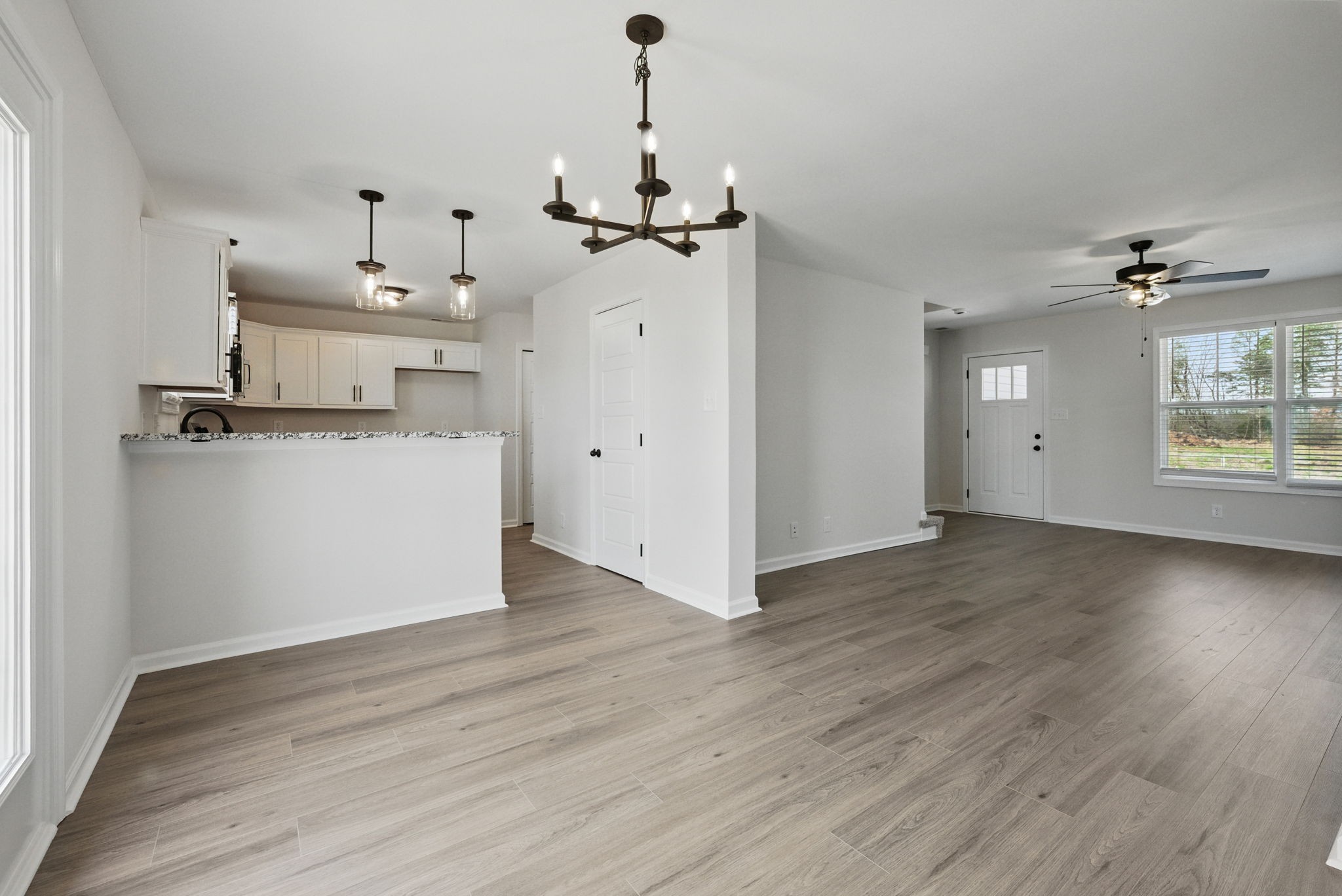 Clarksville, Tennessee 37043, United States, 3 Bedrooms Bedrooms, ,3 BathroomsBathrooms,Residential,Pending,10649