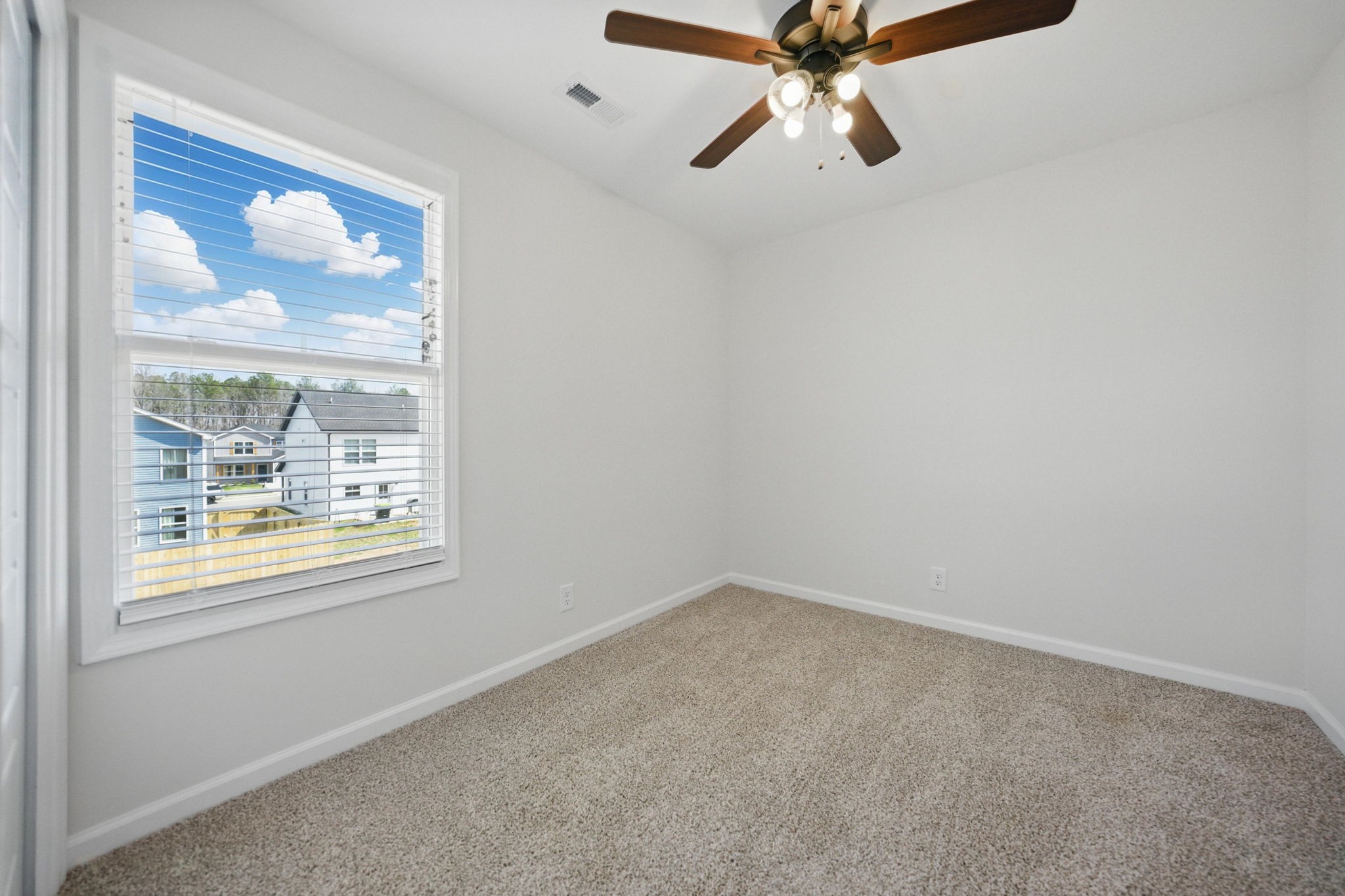 Clarksville, Tennessee 37043, United States, 3 Bedrooms Bedrooms, ,3 BathroomsBathrooms,Residential,Pending,10649