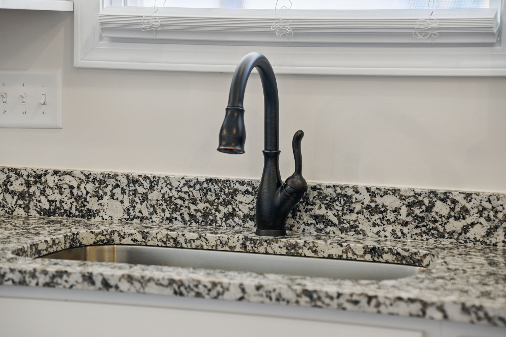 Clarksville, Tennessee 37043, United States, 3 Bedrooms Bedrooms, ,3 BathroomsBathrooms,Residential,Pending,10649