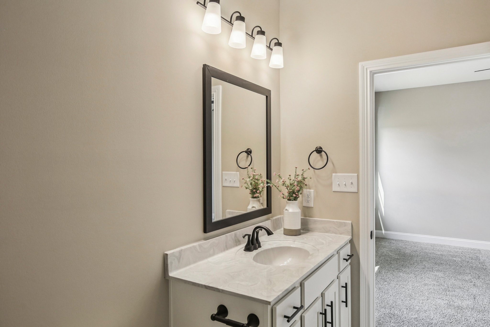 Clarksville, Tennessee 37042, United States, 3 Bedrooms Bedrooms, ,3 BathroomsBathrooms,Residential,Active,45868