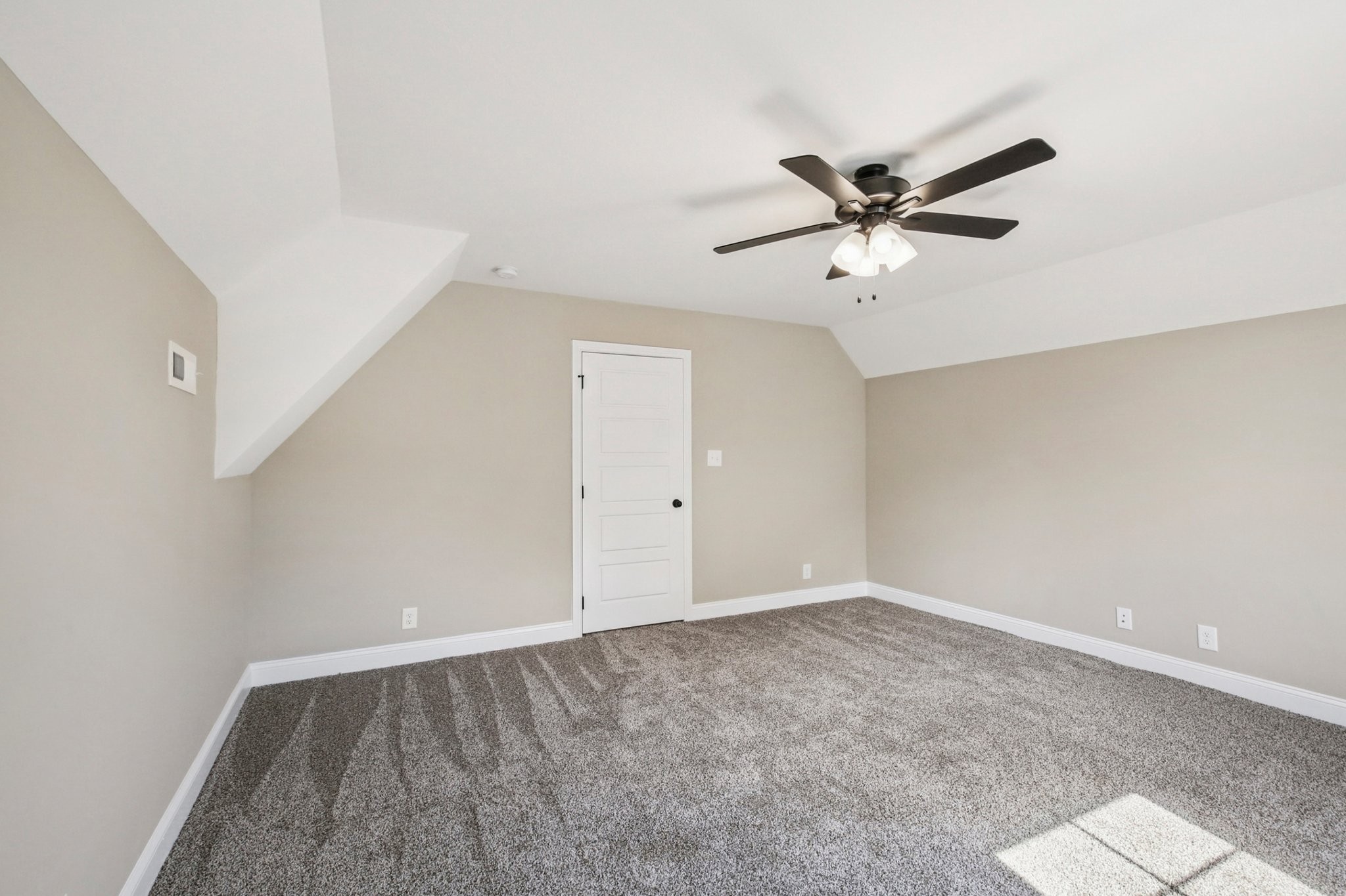 Clarksville, Tennessee 37042, United States, 3 Bedrooms Bedrooms, ,3 BathroomsBathrooms,Residential,Active,45868