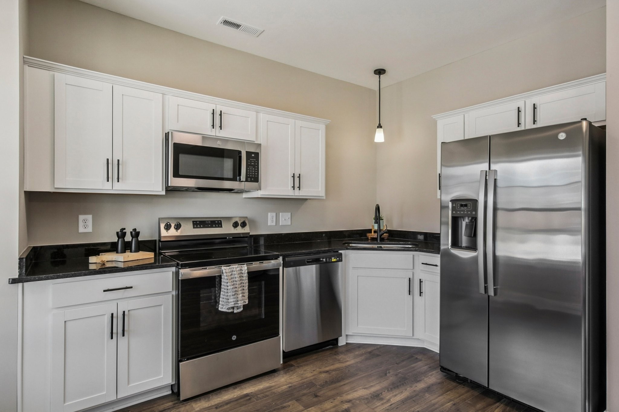 Clarksville, Tennessee 37042, United States, 3 Bedrooms Bedrooms, ,3 BathroomsBathrooms,Residential,Active,45868