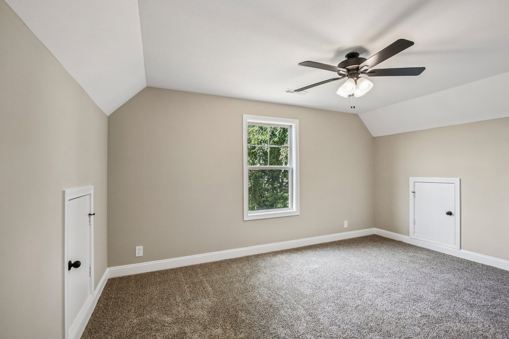 Clarksville, Tennessee 37042, United States, 3 Bedrooms Bedrooms, ,3 BathroomsBathrooms,Residential,Active,45868