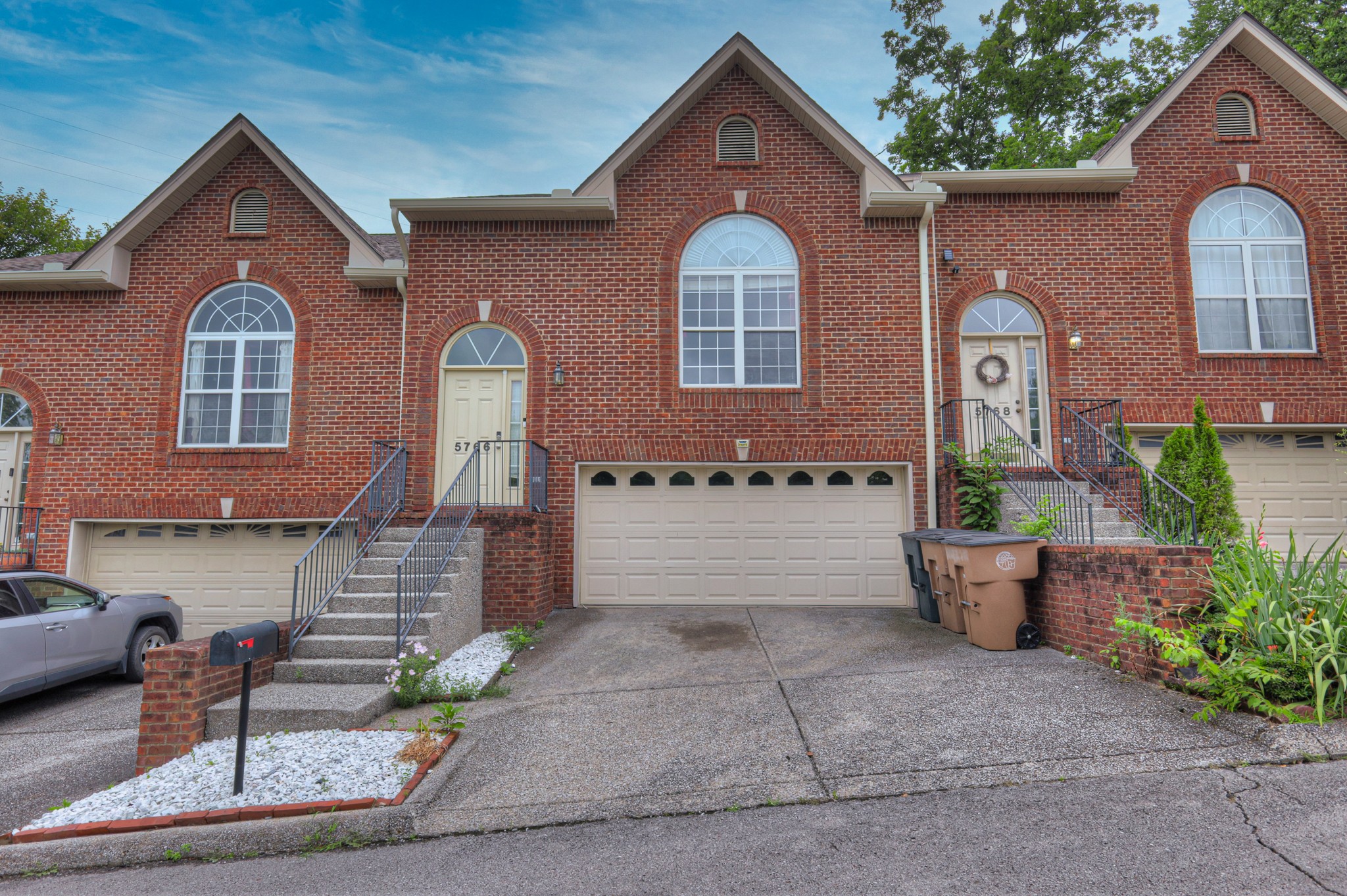 5766 Amalie Dr