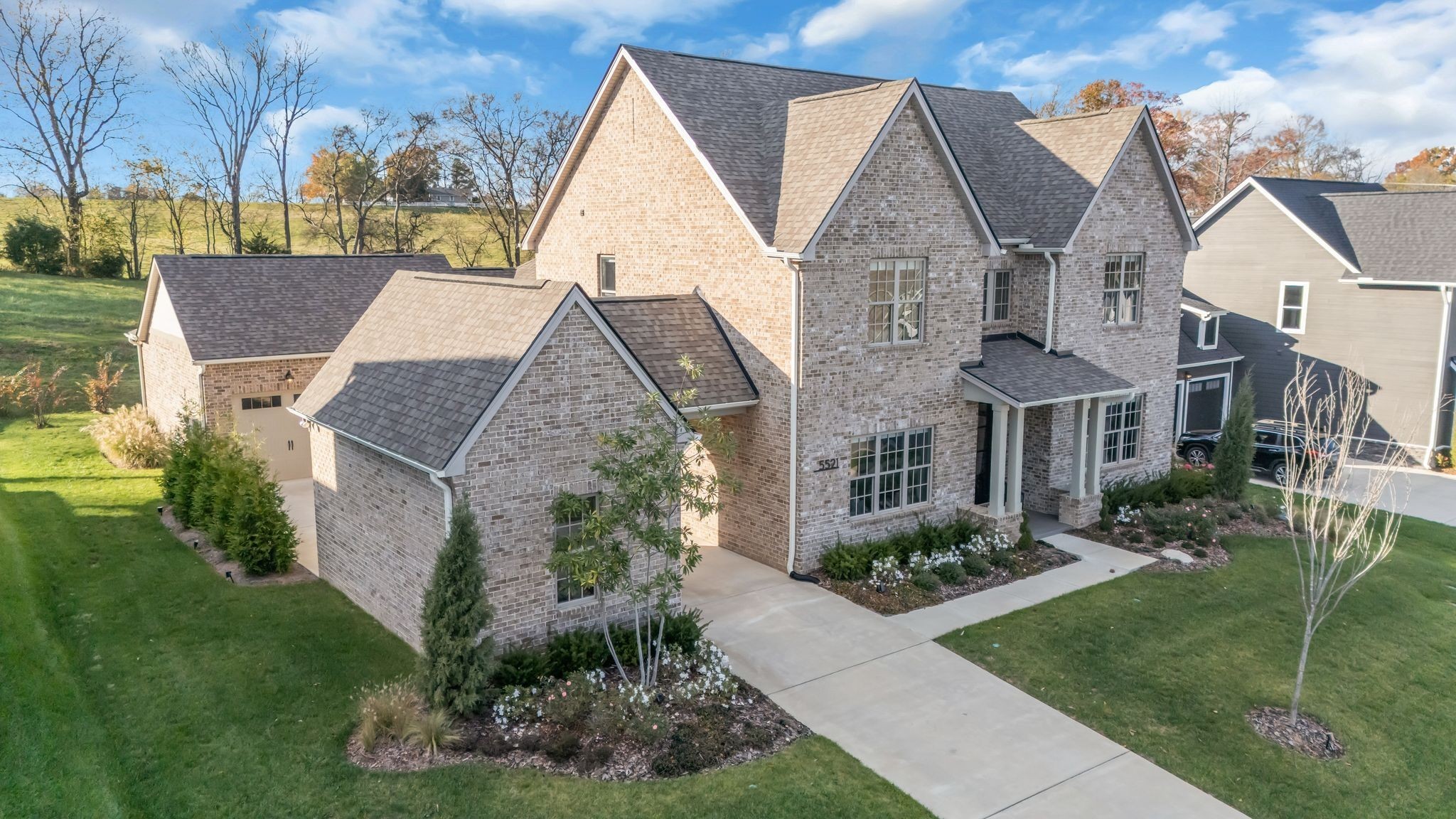 5521 Duquette Dr