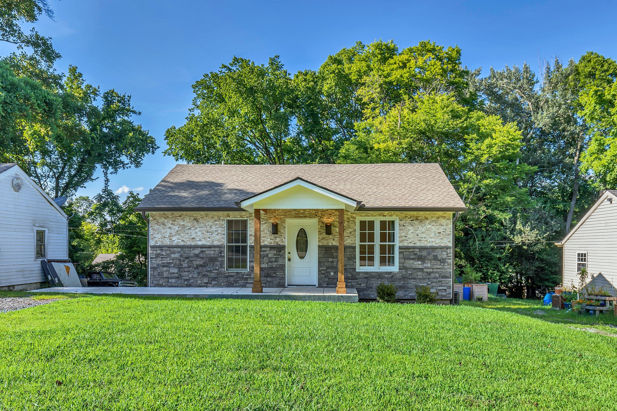 1263 Daniel St