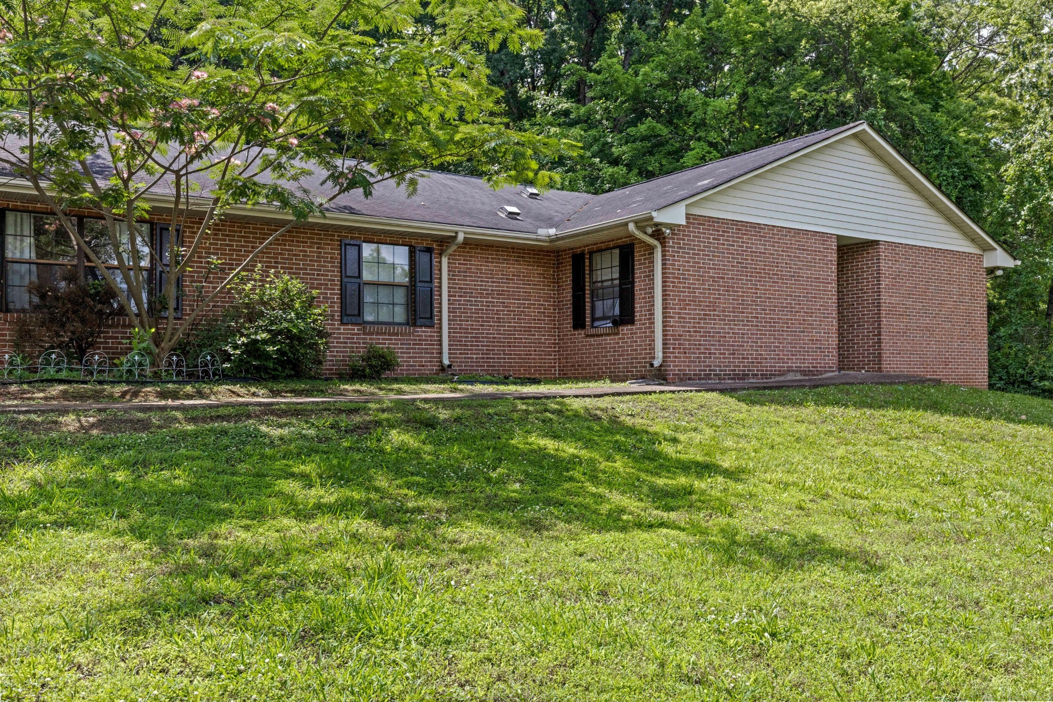 916920 Glenwood Drive