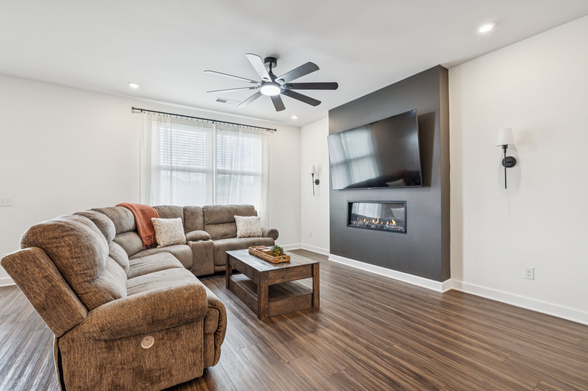 330 Ellis Ln