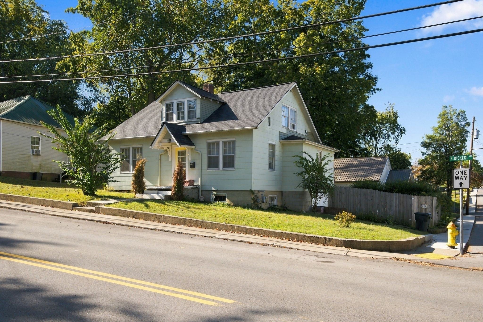 400 E Rickert Ave