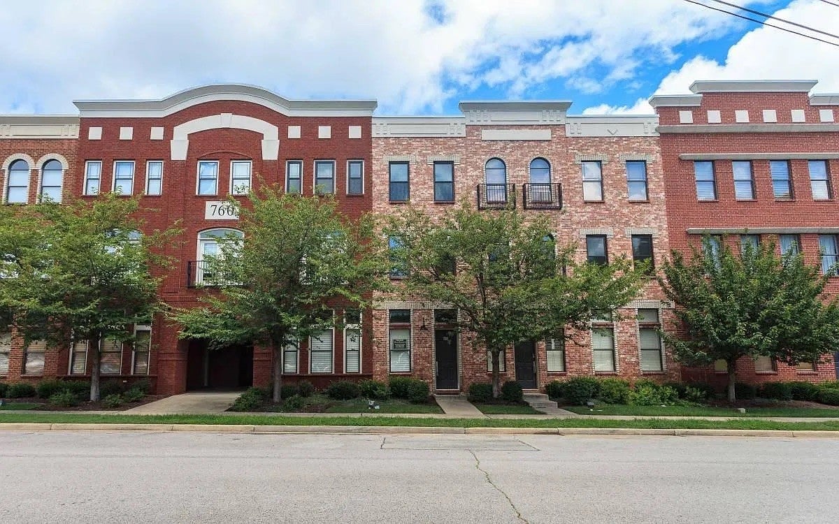 3.0-bed rental at 760 Wedgewood Park 103