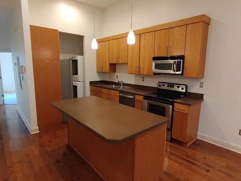 760 Wedgewood Park 103