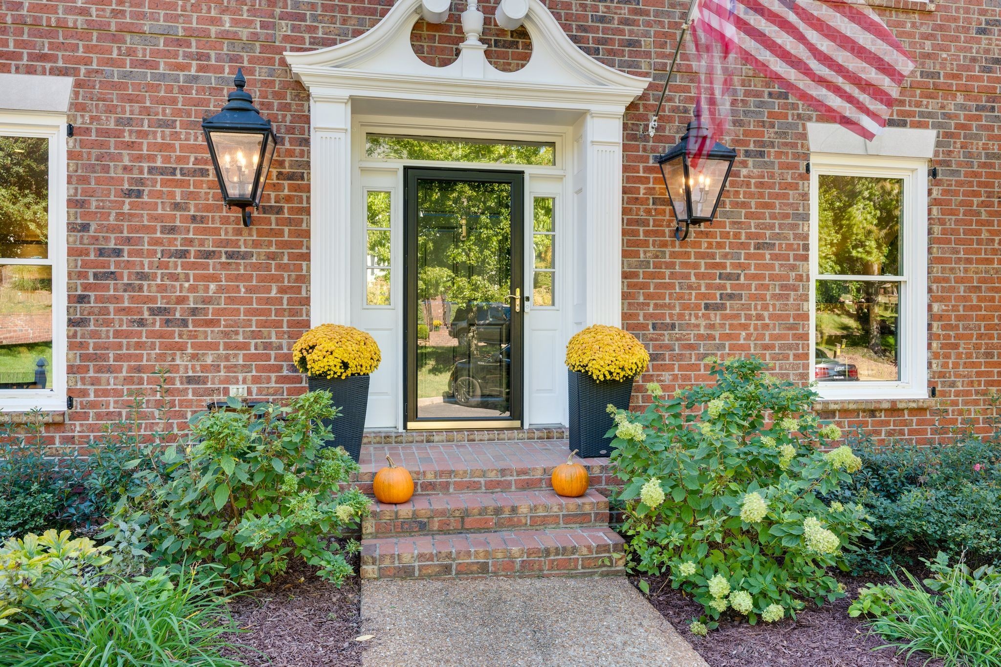 65 Ravenwood Hills Cir